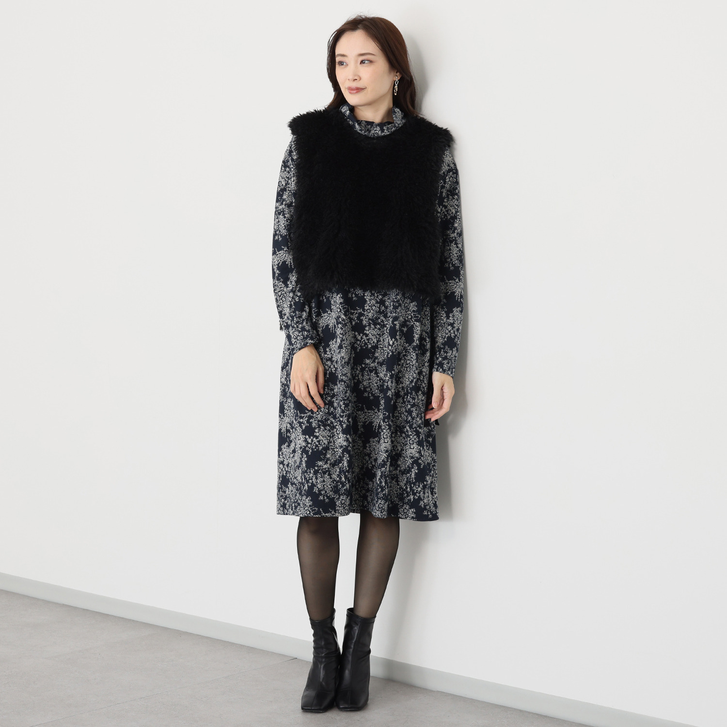 シルバーミントシュガー ふわっとエコファー スエード風リボンで サイズアレンジ自在 おしゃれに少し差をつける Ｖネックベスト