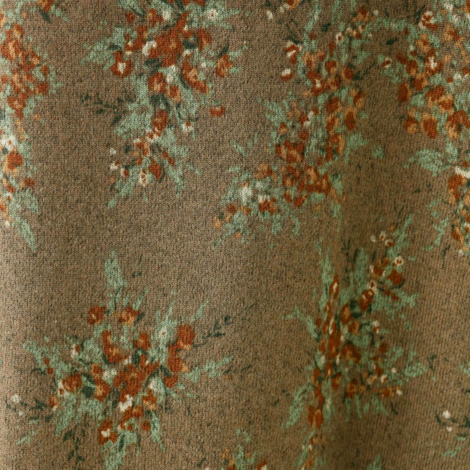 シルバーミントシュガー ゆったりシルエットと ほっそり袖でメリハリ オフタートル ワンピース