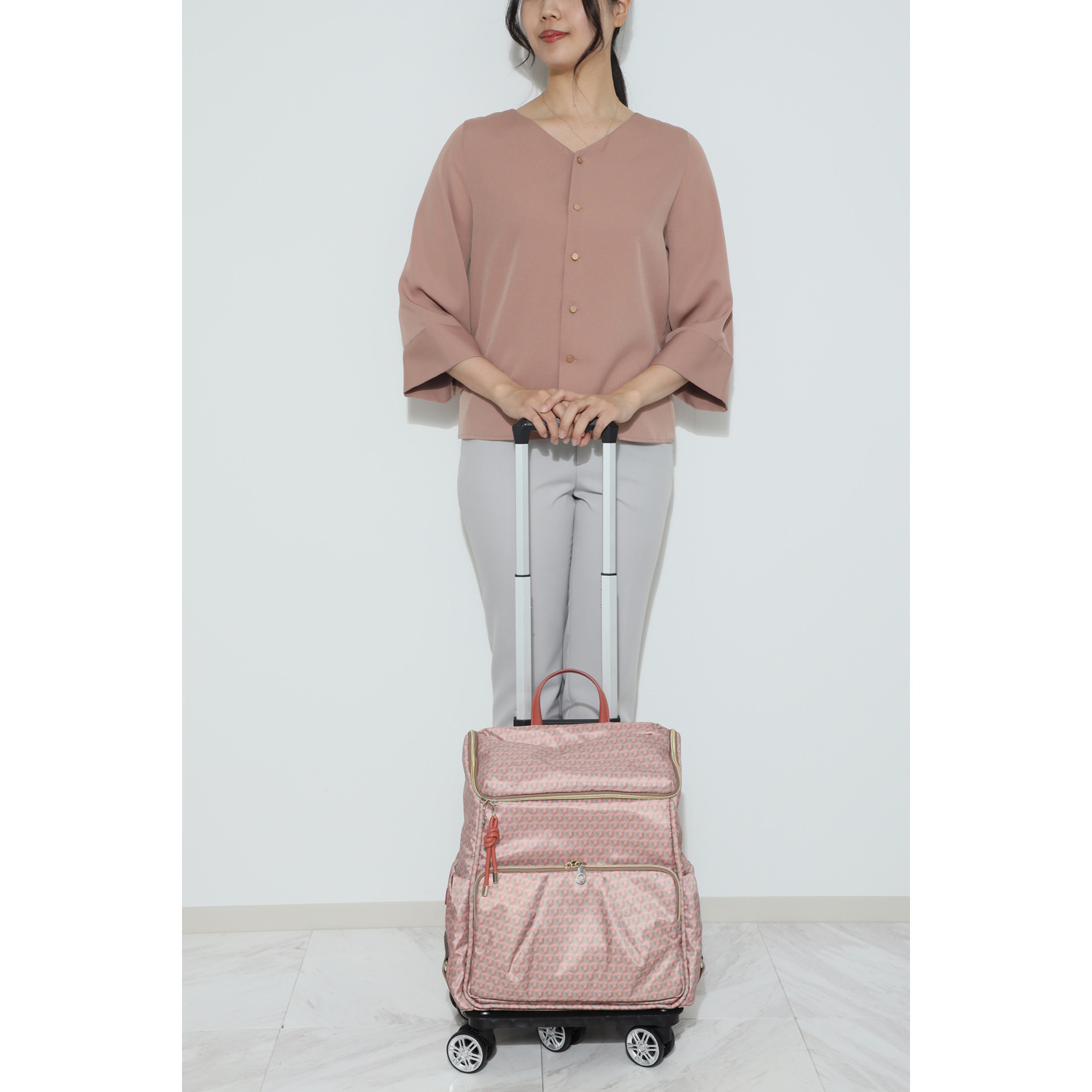 ＥＬＬＥ　ＳＰＯＲＴ はっ水 キューブ柄 ルリエシリーズ リュックにもなる 多機能キャリーケース