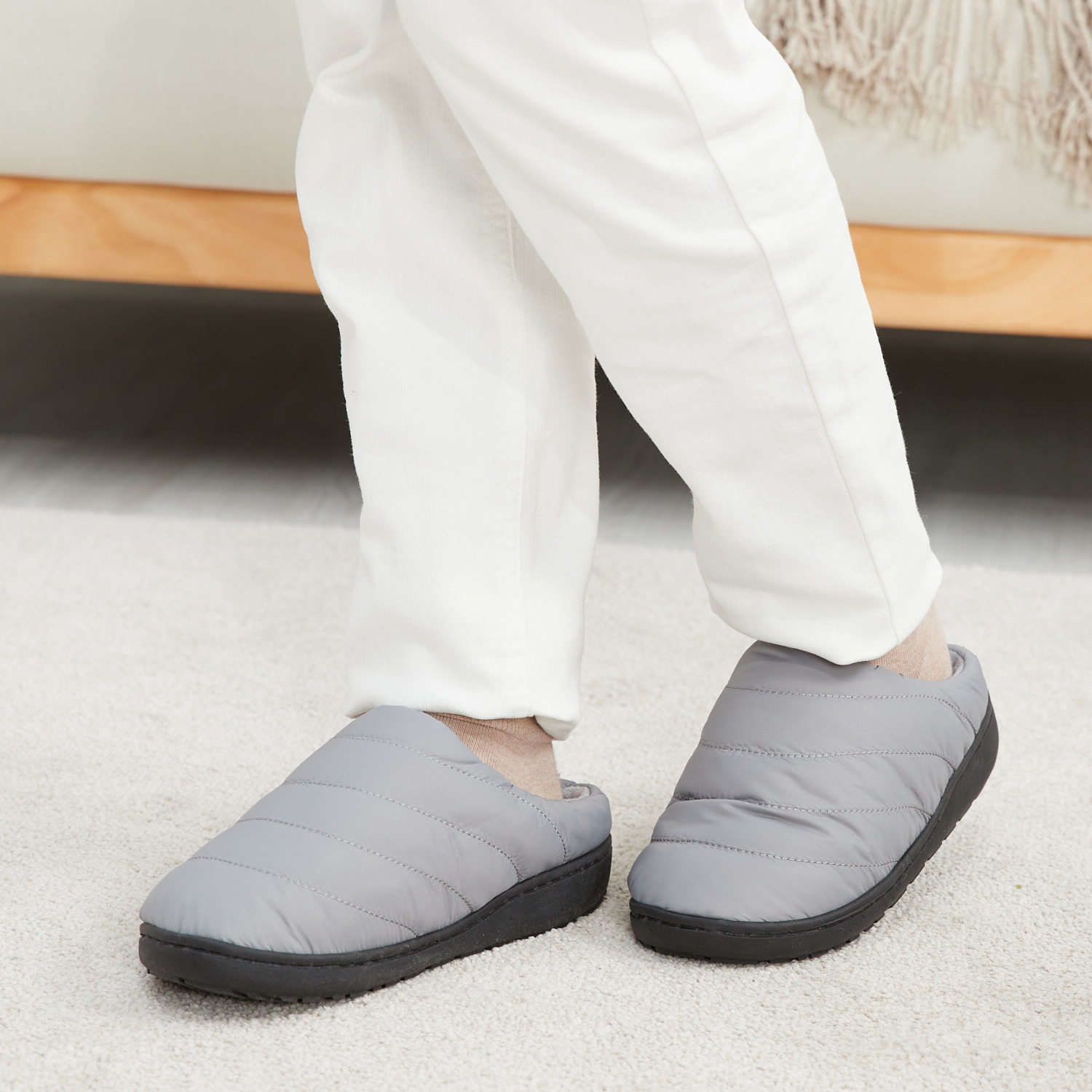 モスコビーリッチダウン 足もとの防寒対策に 冬ごもり ダウンルームシューズ