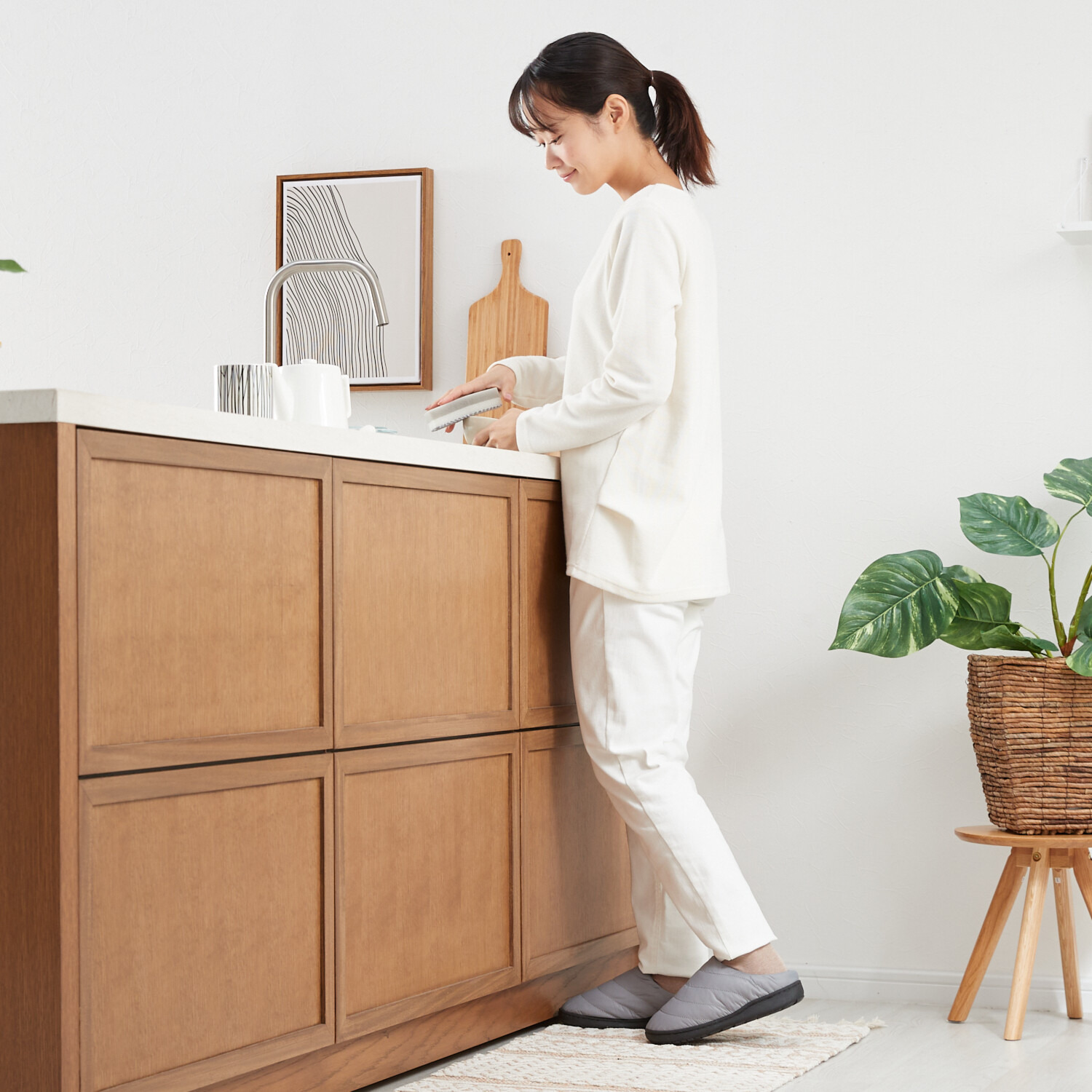 モスコビーリッチダウン 足もとの防寒対策に 冬ごもり ダウンルームシューズ