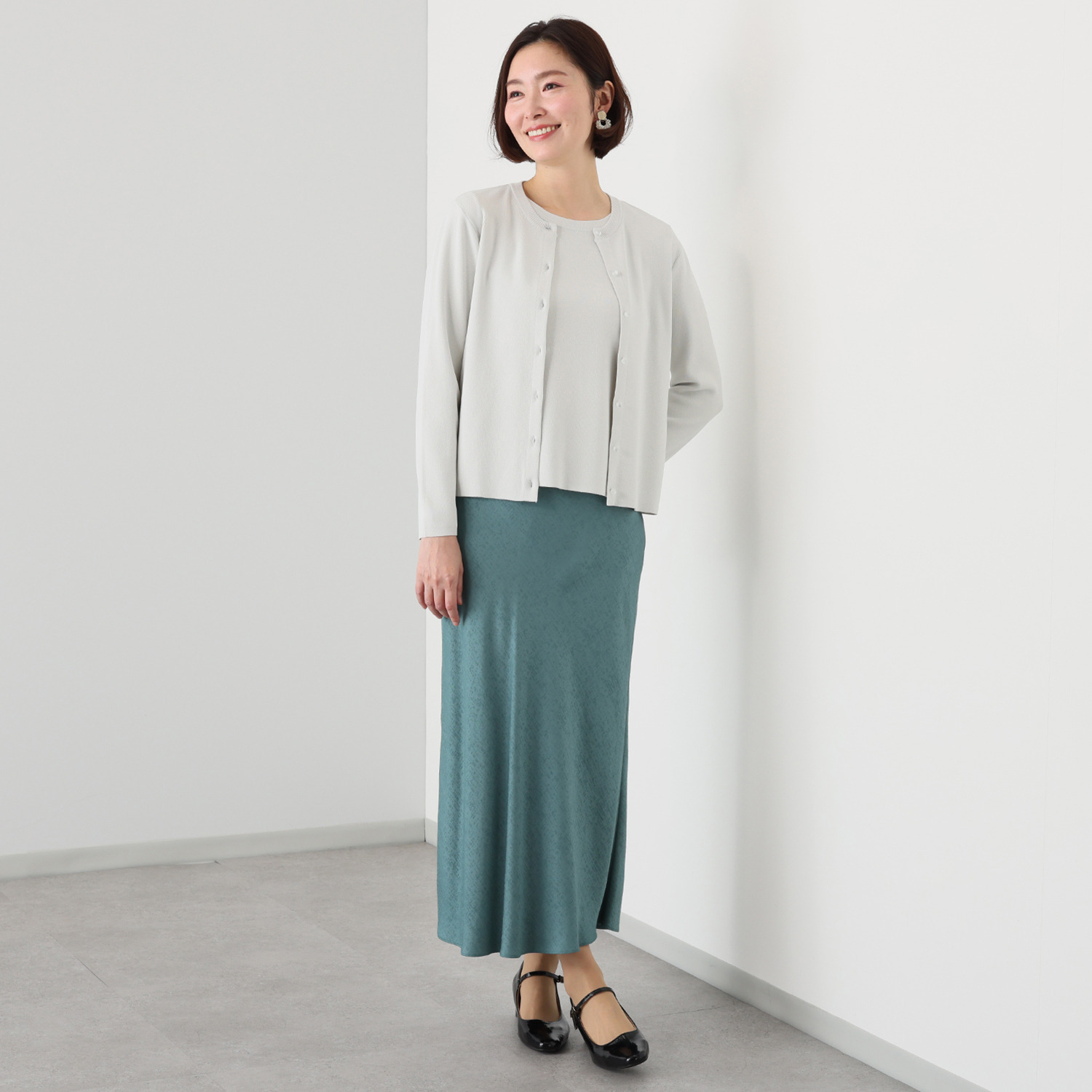 ルクオーレ きれい見え 総針編 ボタンアクセント ニットカーディガン