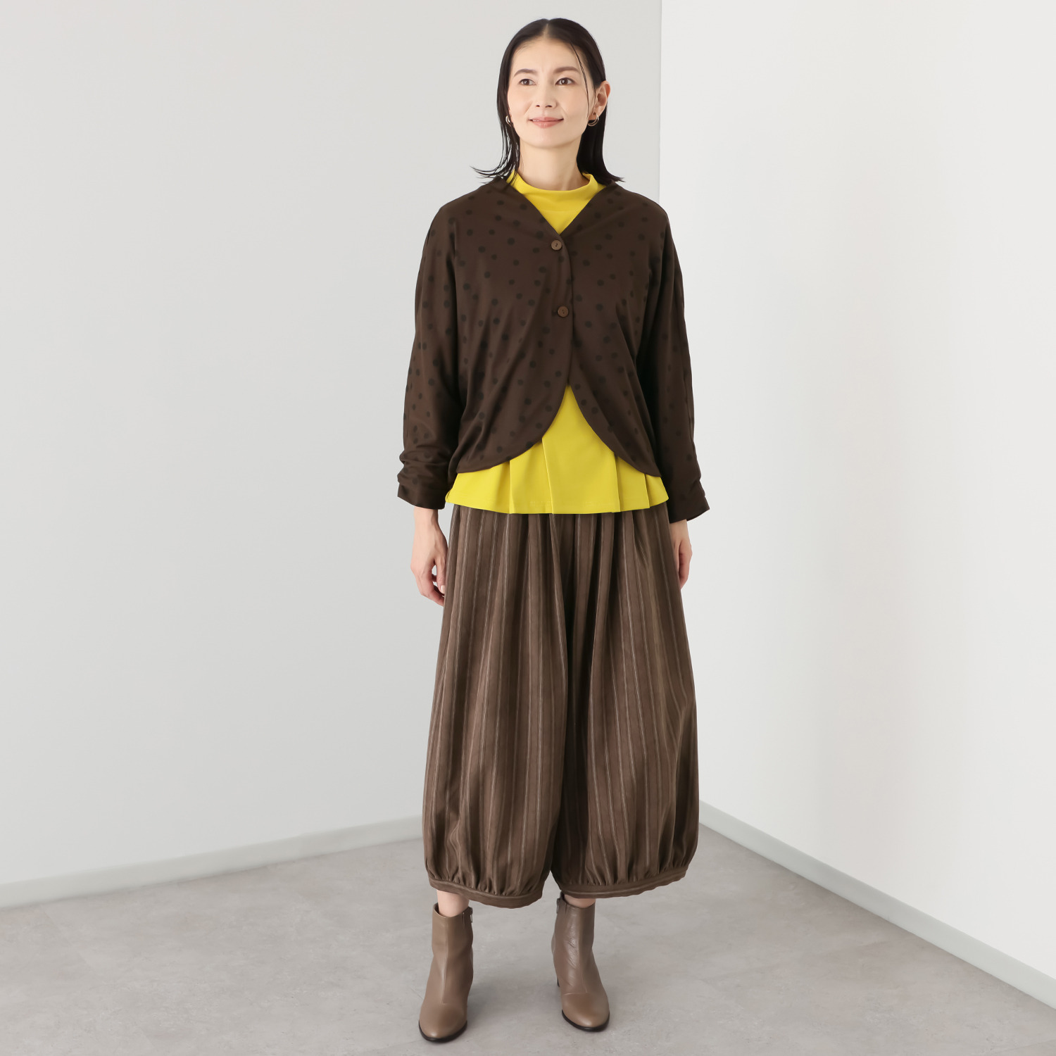 ベルポニー ドットプリント入り ストレッチジャージー使用 リラックスシルエット デザインカーディガン