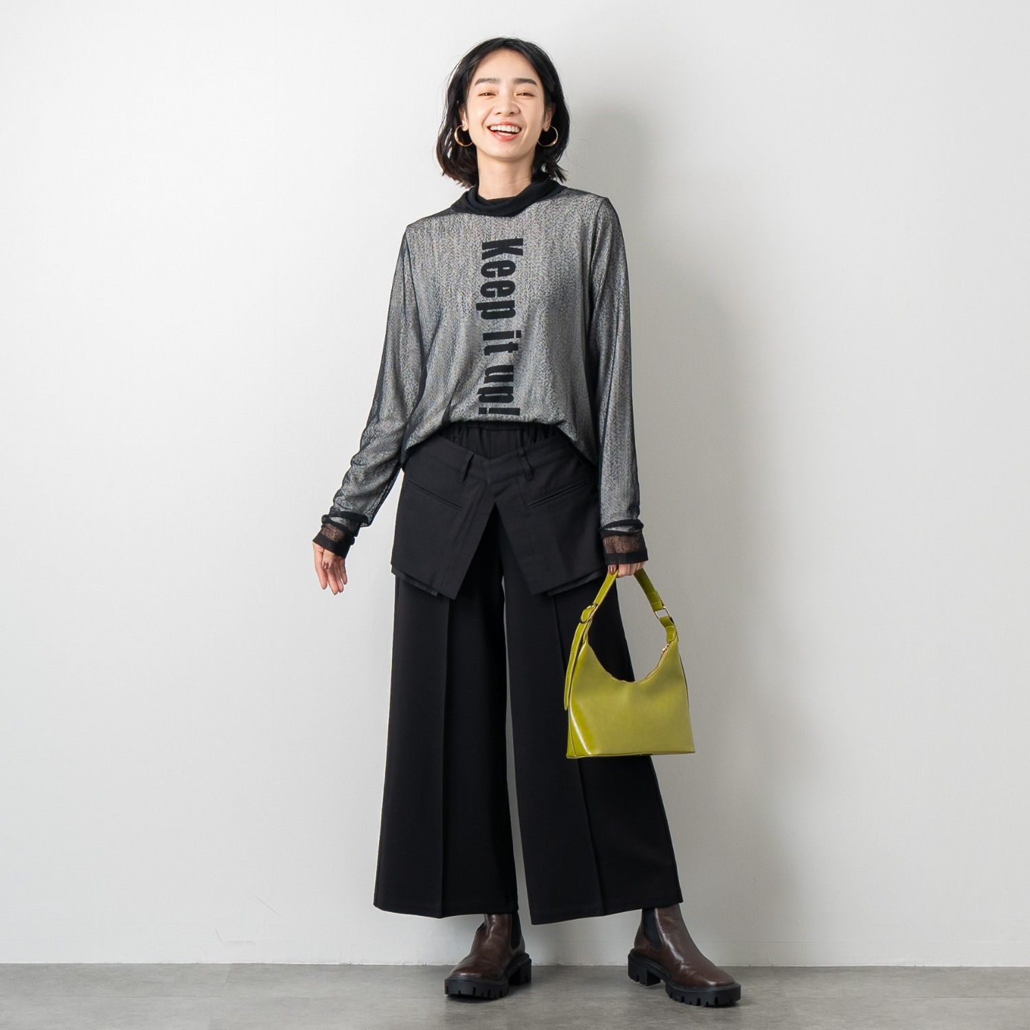 オン　ザ　エッジ 異素材エプロンが モードでＮＥＷ センタータックで脚長見え ワイドパンツ