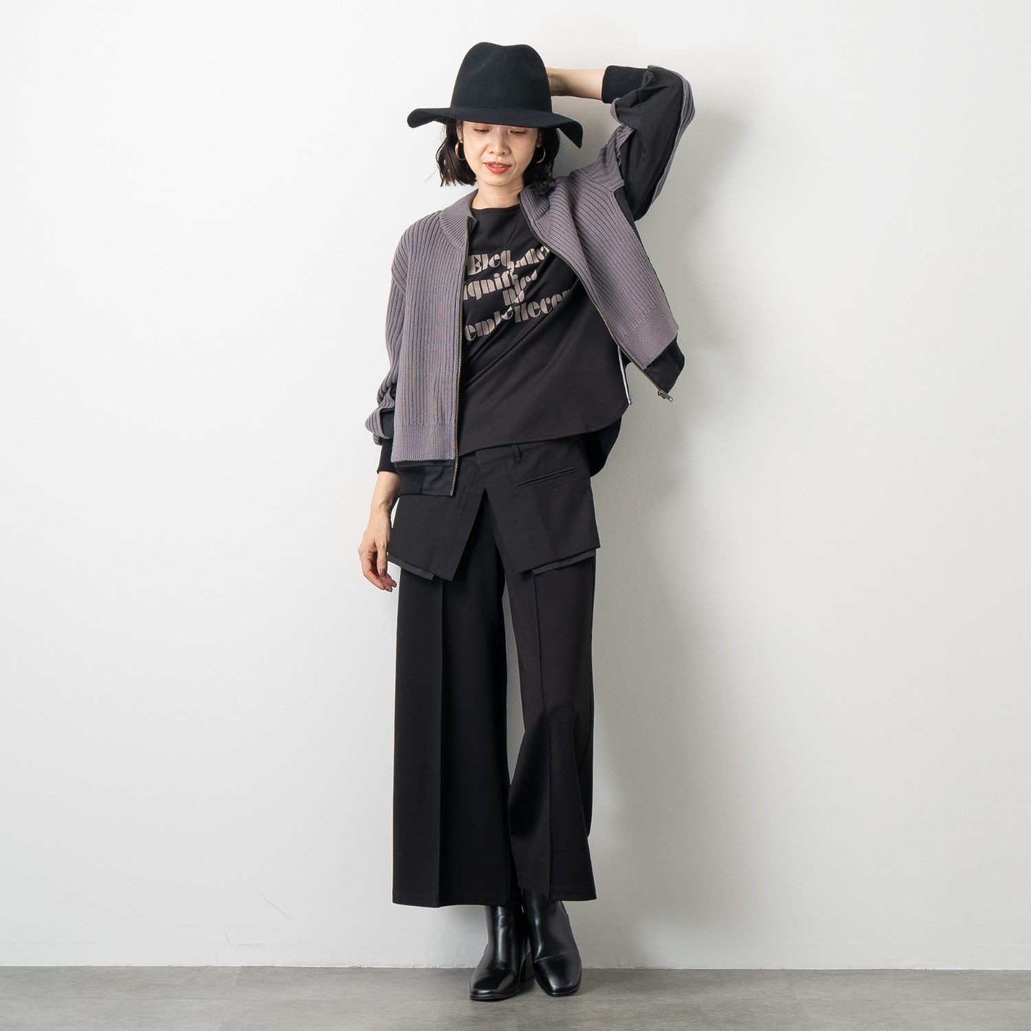 オン　ザ　エッジ 異素材エプロンが モードでＮＥＷ センタータックで脚長見え ワイドパンツ