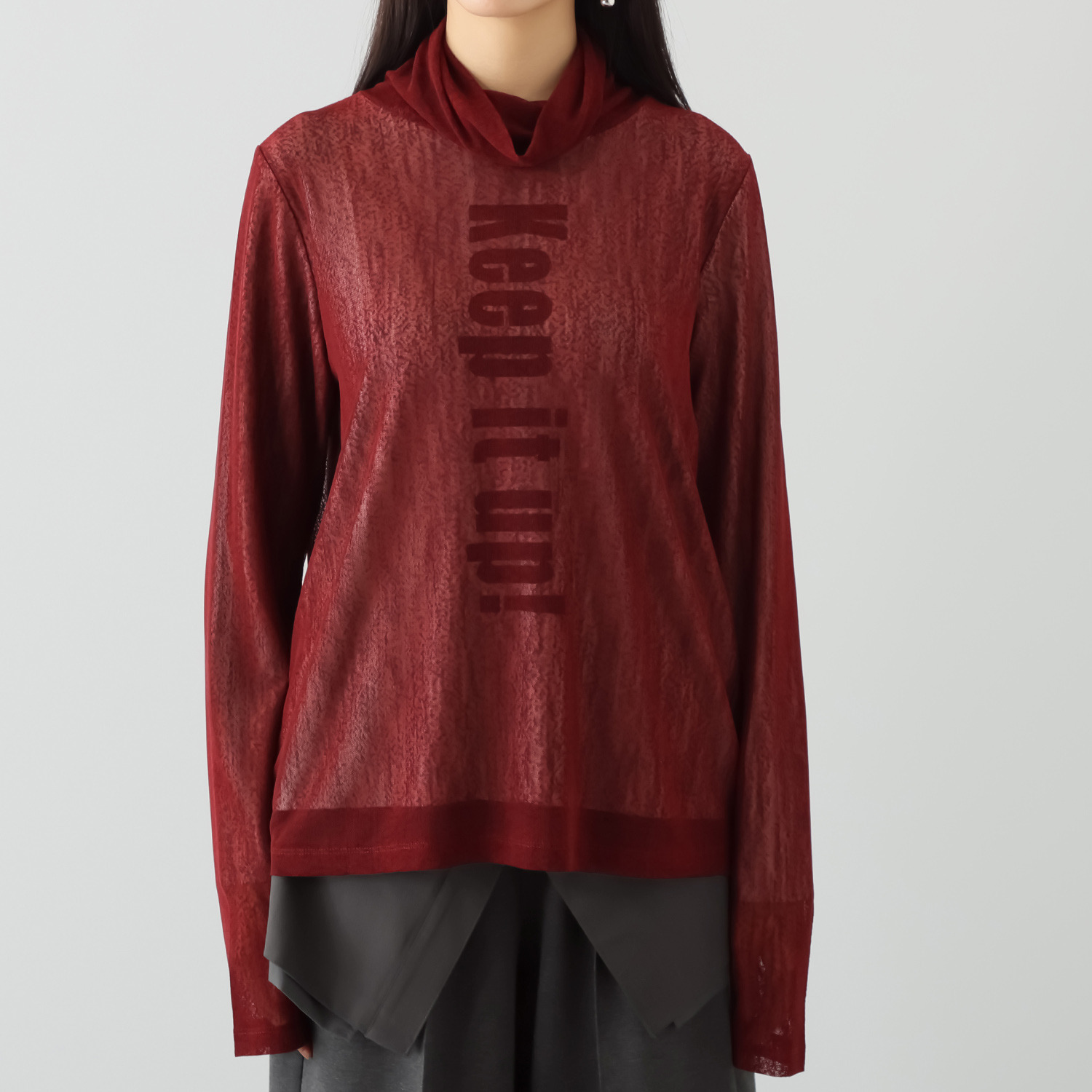 オン　ザ　エッジ メッシュレイヤード ロゴデザイン タートルネック プルオーバー