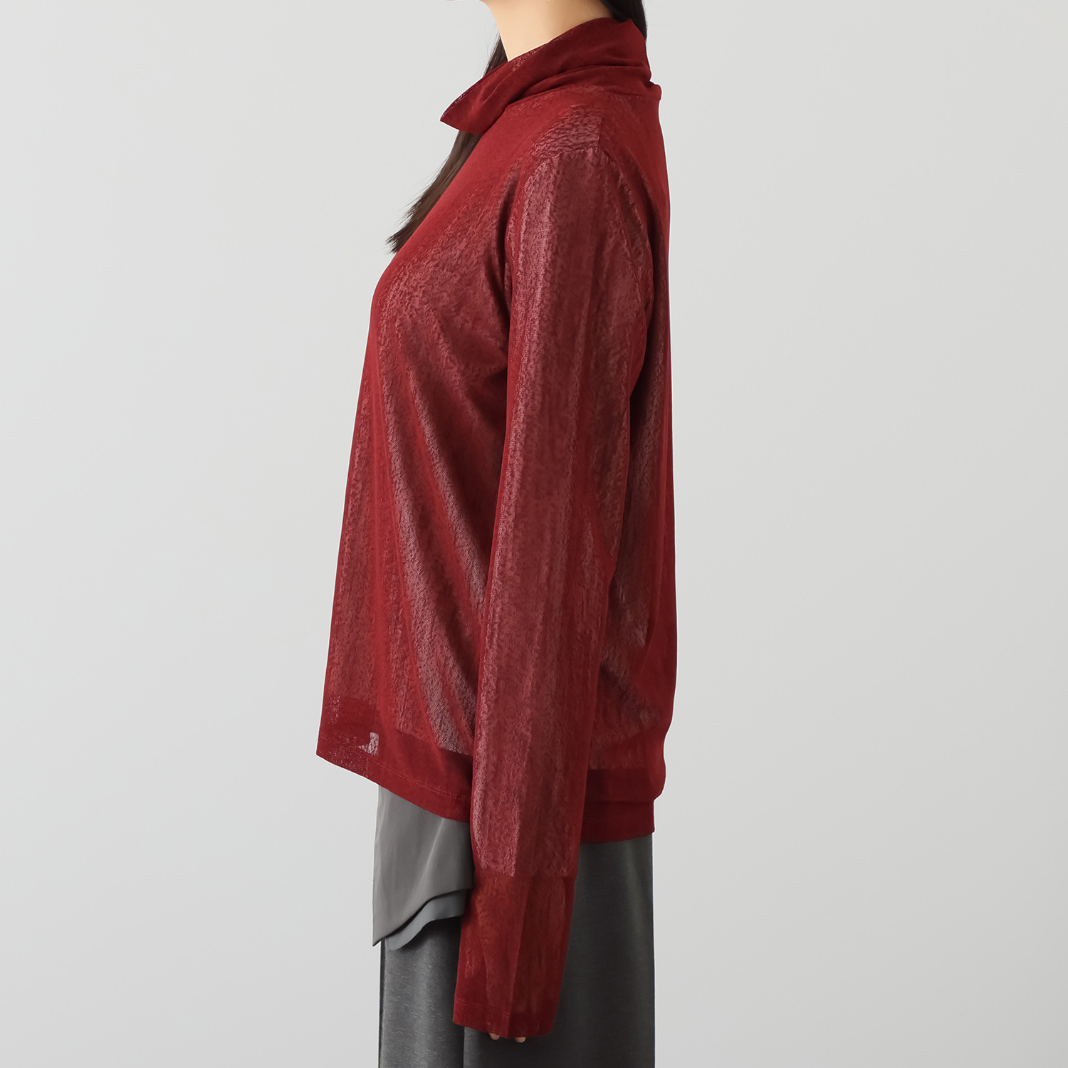 オン　ザ　エッジ メッシュレイヤード ロゴデザイン タートルネック プルオーバー