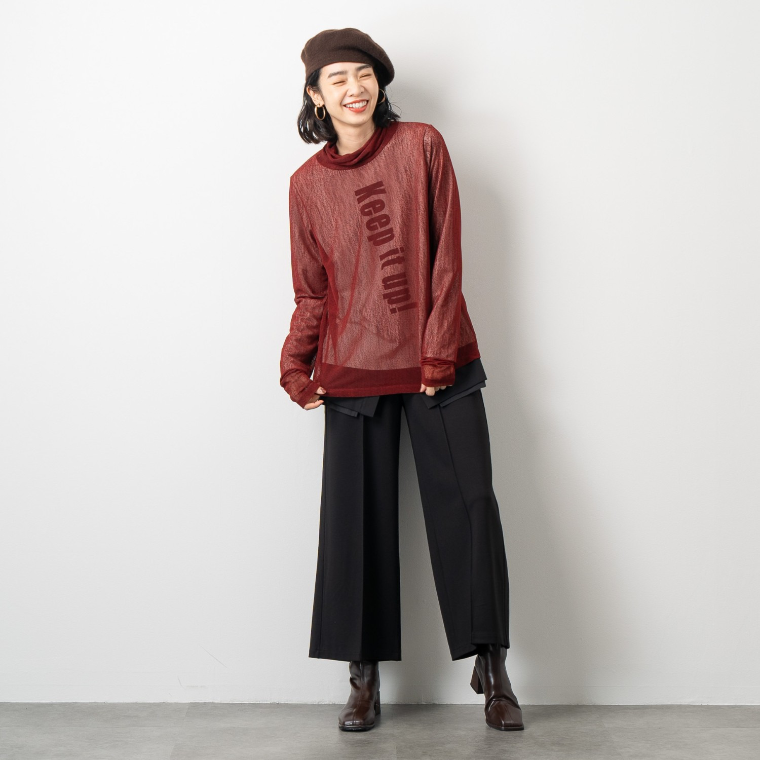 オン　ザ　エッジ メッシュレイヤード ロゴデザイン タートルネック プルオーバー