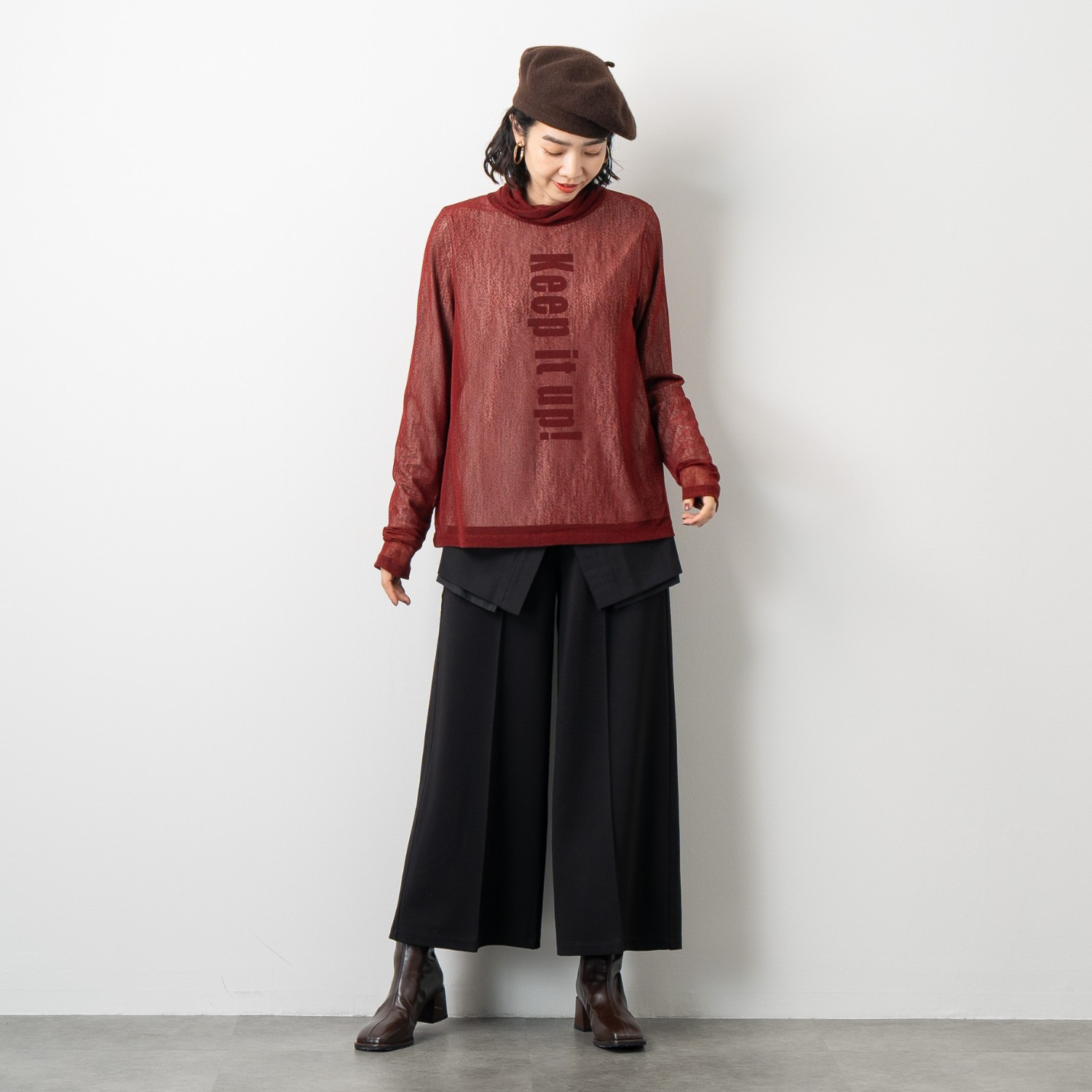 オン　ザ　エッジ メッシュレイヤード ロゴデザイン タートルネック プルオーバー