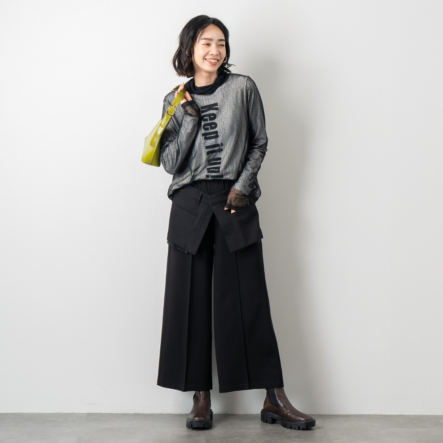 オン　ザ　エッジ メッシュレイヤード ロゴデザイン タートルネック プルオーバー