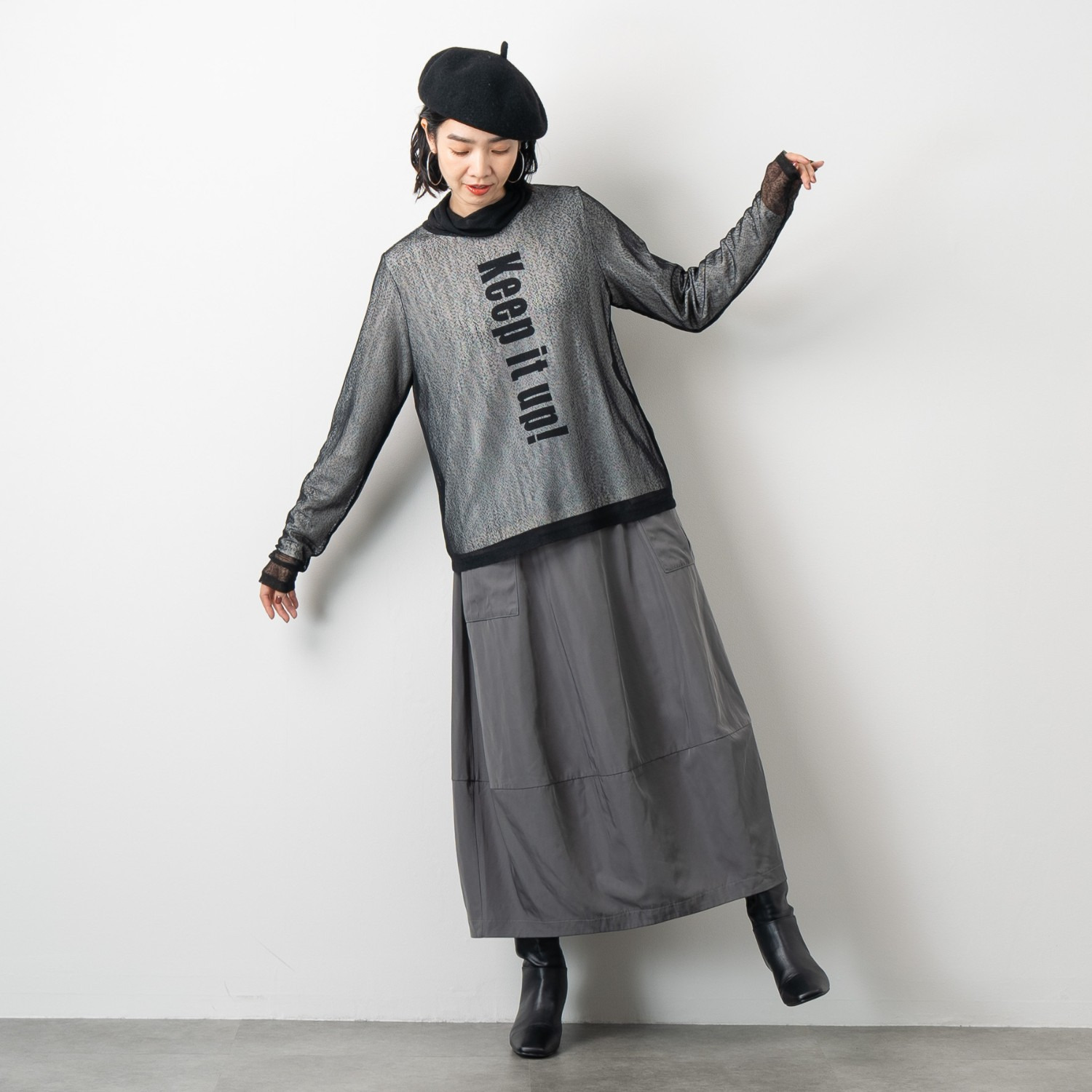 オン　ザ　エッジ メッシュレイヤード ロゴデザイン タートルネック プルオーバー