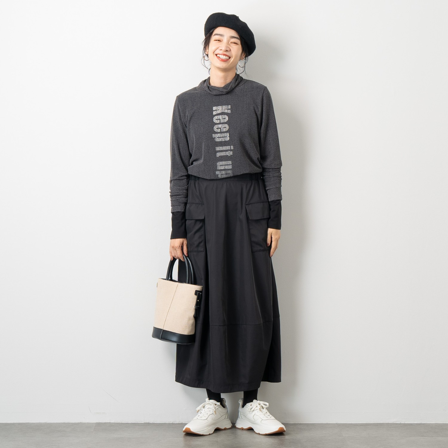 オン　ザ　エッジ メッシュレイヤード ロゴデザイン タートルネック プルオーバー