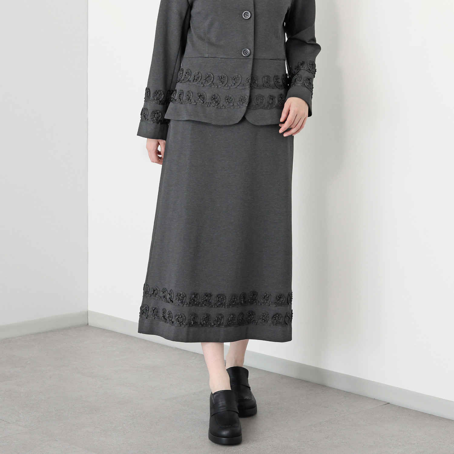 エムジェイアール　バイ マチコ　ジント　ロンドン リボン刺しゅうモティーフ Ａライン ジャージースカート