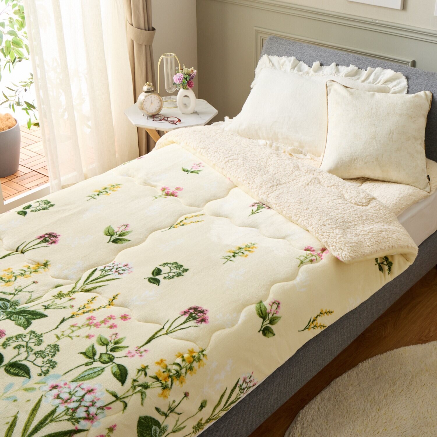 大津毛織 吸湿発熱ホットテックス 中わた入り シープ調 モコモコボリューム毛布 ＜クイーン＞