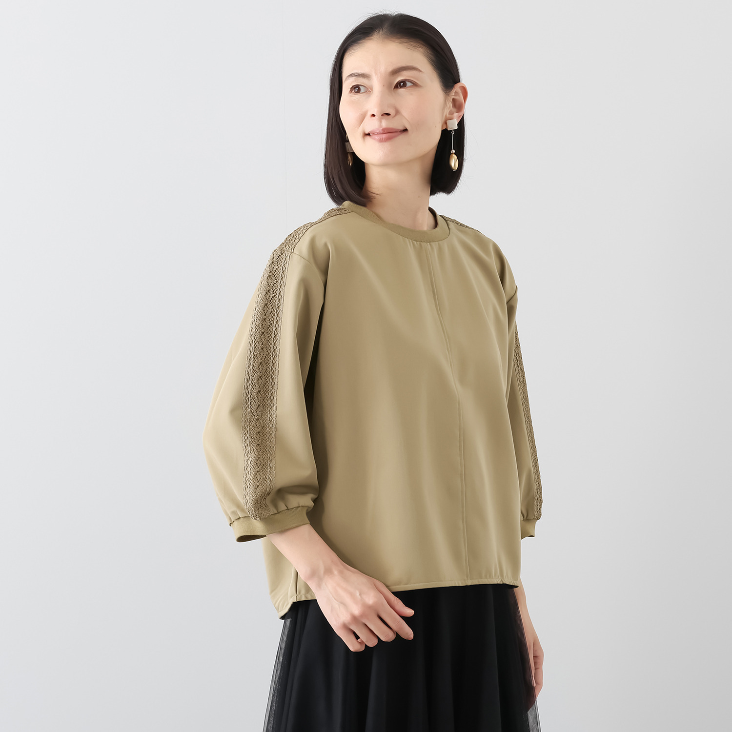 ラヴィーコンフォート コクーンシルエット＆ レースアクセント 大人の甘辛ミックス ストレッチプルオーバー