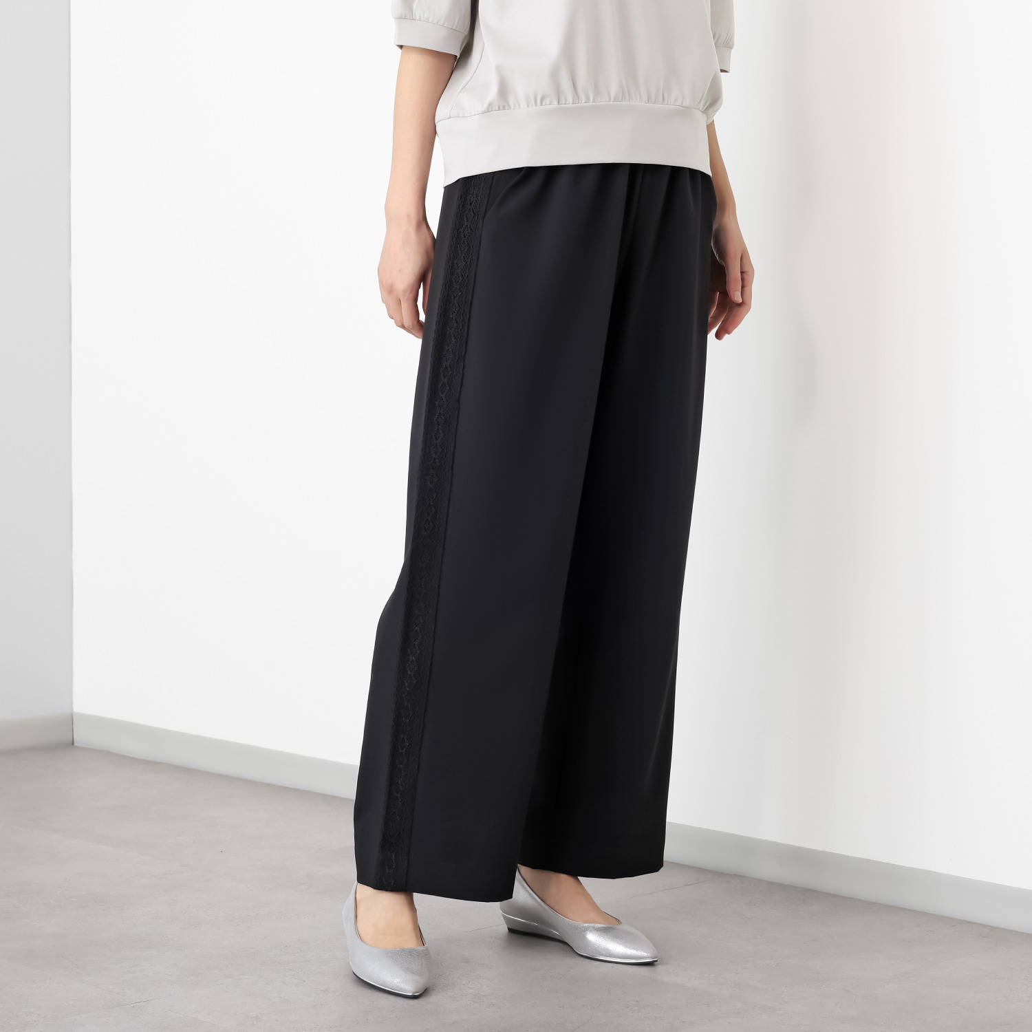 ラヴィーコンフォート レースラインアクセント 素晴らしい落ち感がある ストレッチイージーパンツ