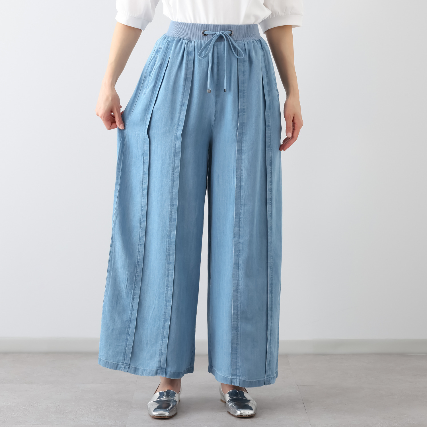 ラヴィーコンフォート タック＆リブアクセント 落ち感と シルエットが美しい セルデニムパンツ