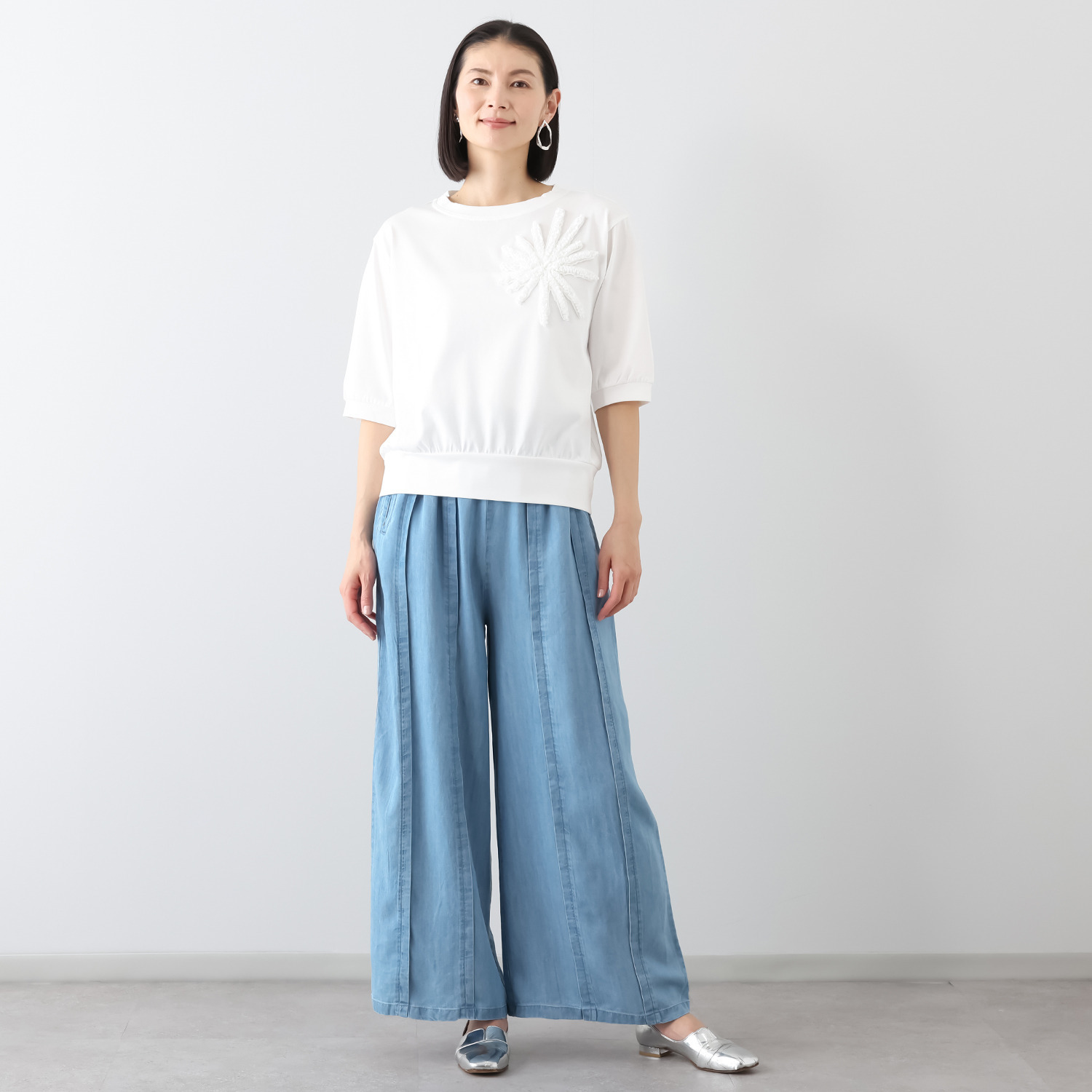 ラヴィーコンフォート タック＆リブアクセント 落ち感と シルエットが美しい セルデニムパンツ