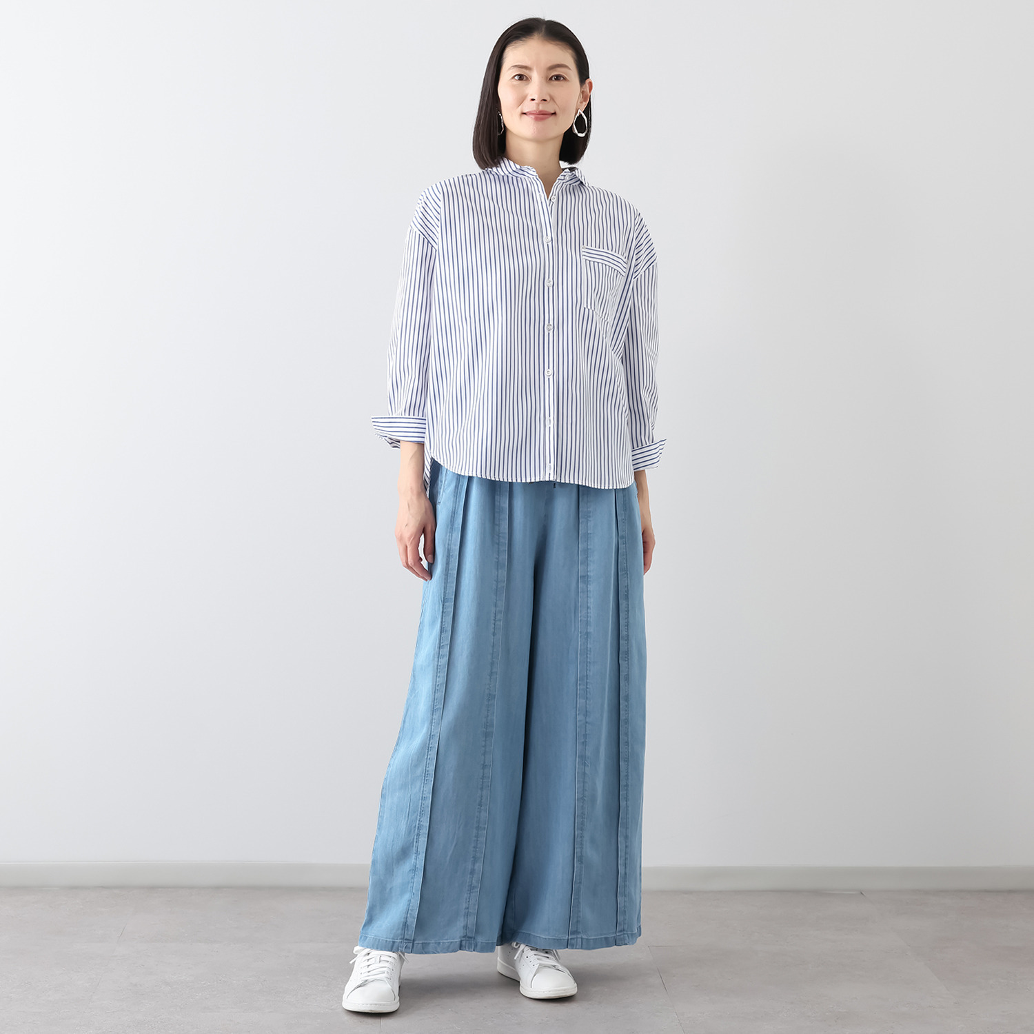 ラヴィーコンフォート タック＆リブアクセント 落ち感と シルエットが美しい セルデニムパンツ