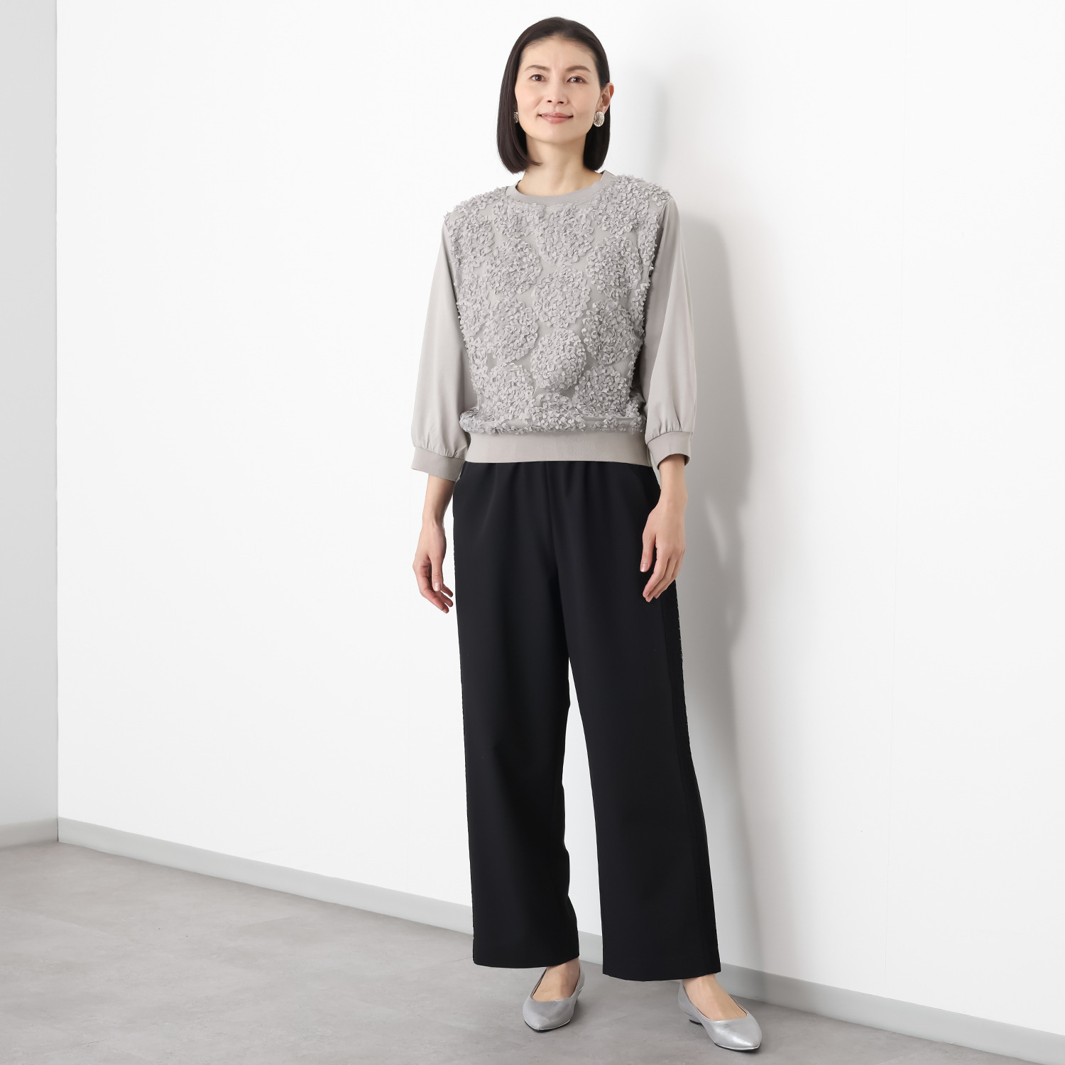 ラヴィーコンフォート サークルレース＆ 異素材ミックス リブアクセント エレガントトレーナー