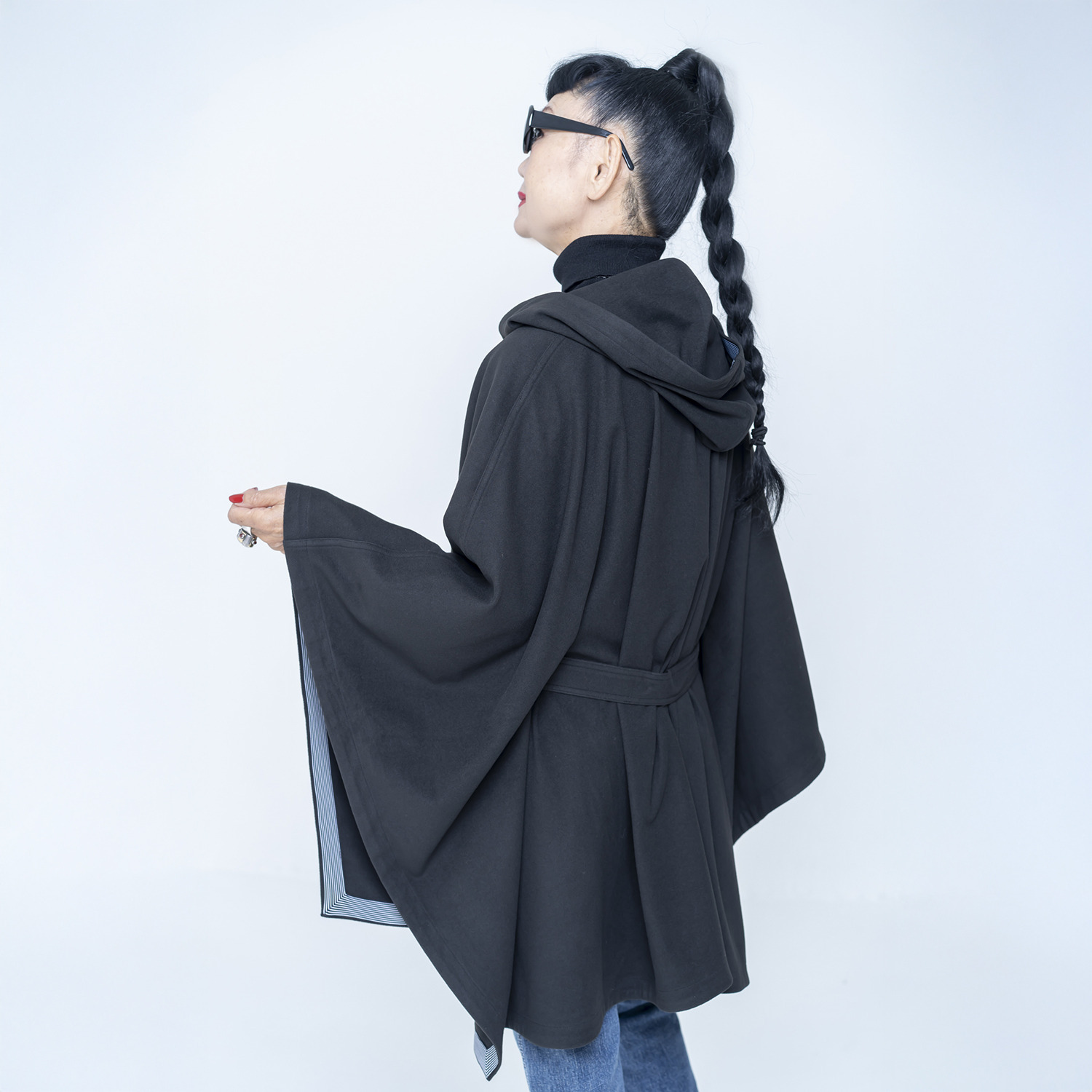 キョウコ　ヒガ フード付 マント風コート “羽織るブランケット”