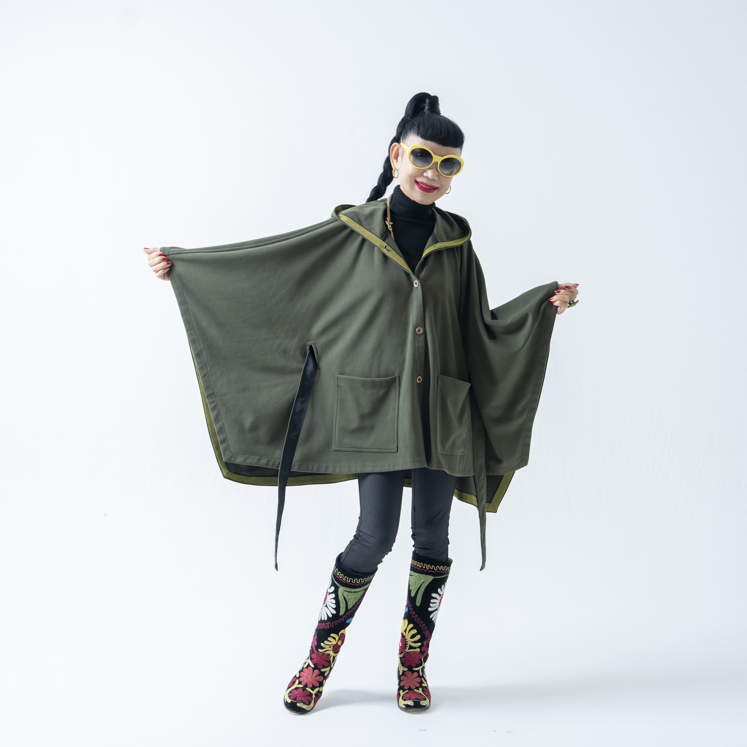 キョウコ　ヒガ フード付 マント風コート “羽織るブランケット”