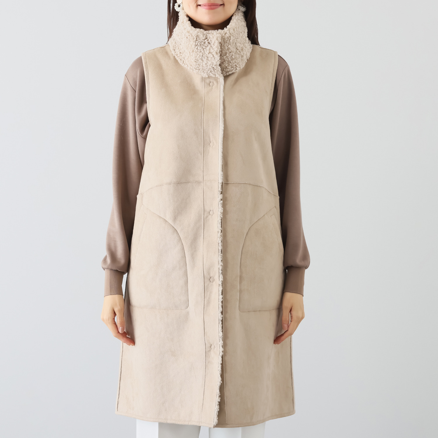 ゼラールスポーツ フェイクムートン リバーシブルで楽しめる ファー切替デザイン スタンドネックロングジレ