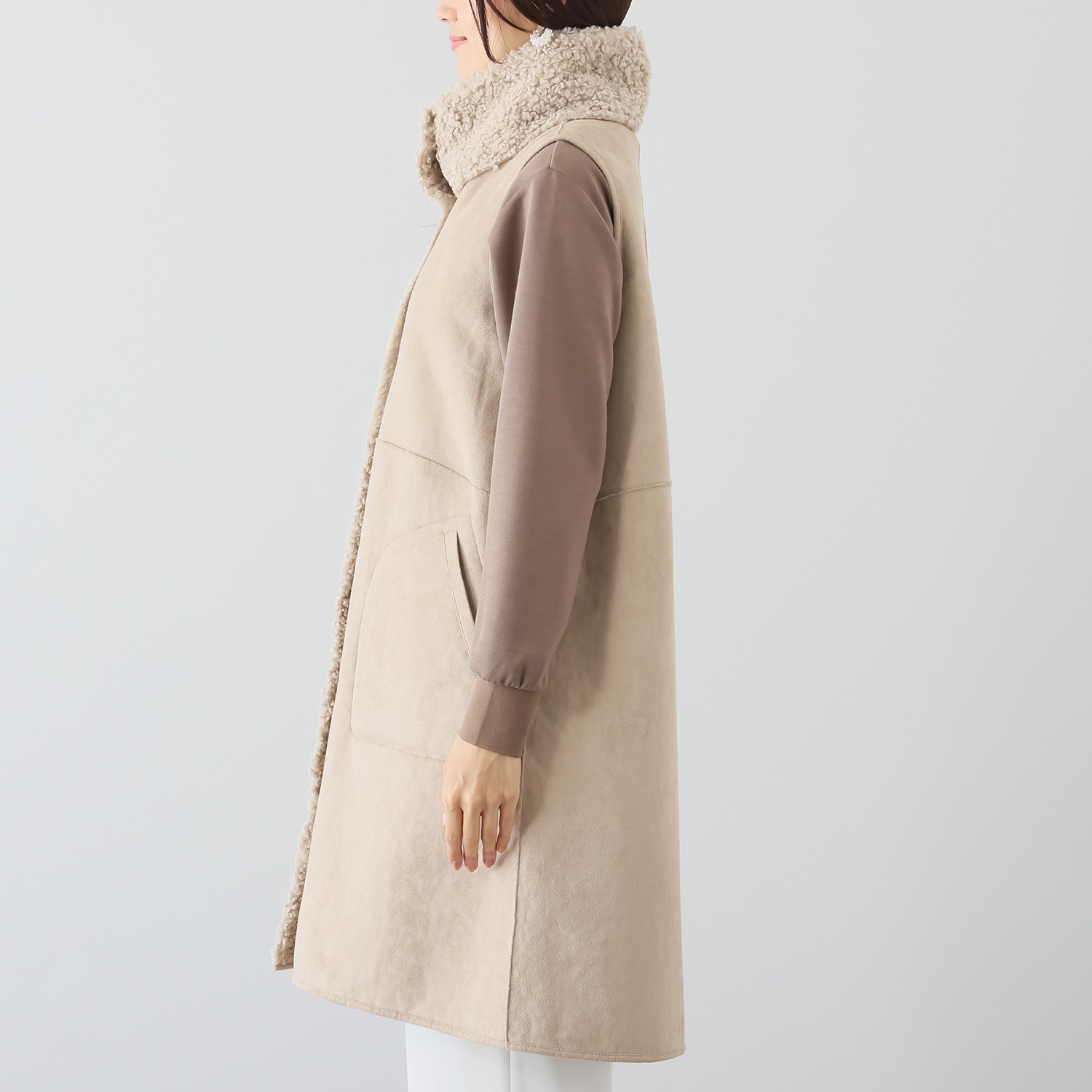 ゼラールスポーツ フェイクムートン リバーシブルで楽しめる ファー切替デザイン スタンドネックロングジレ