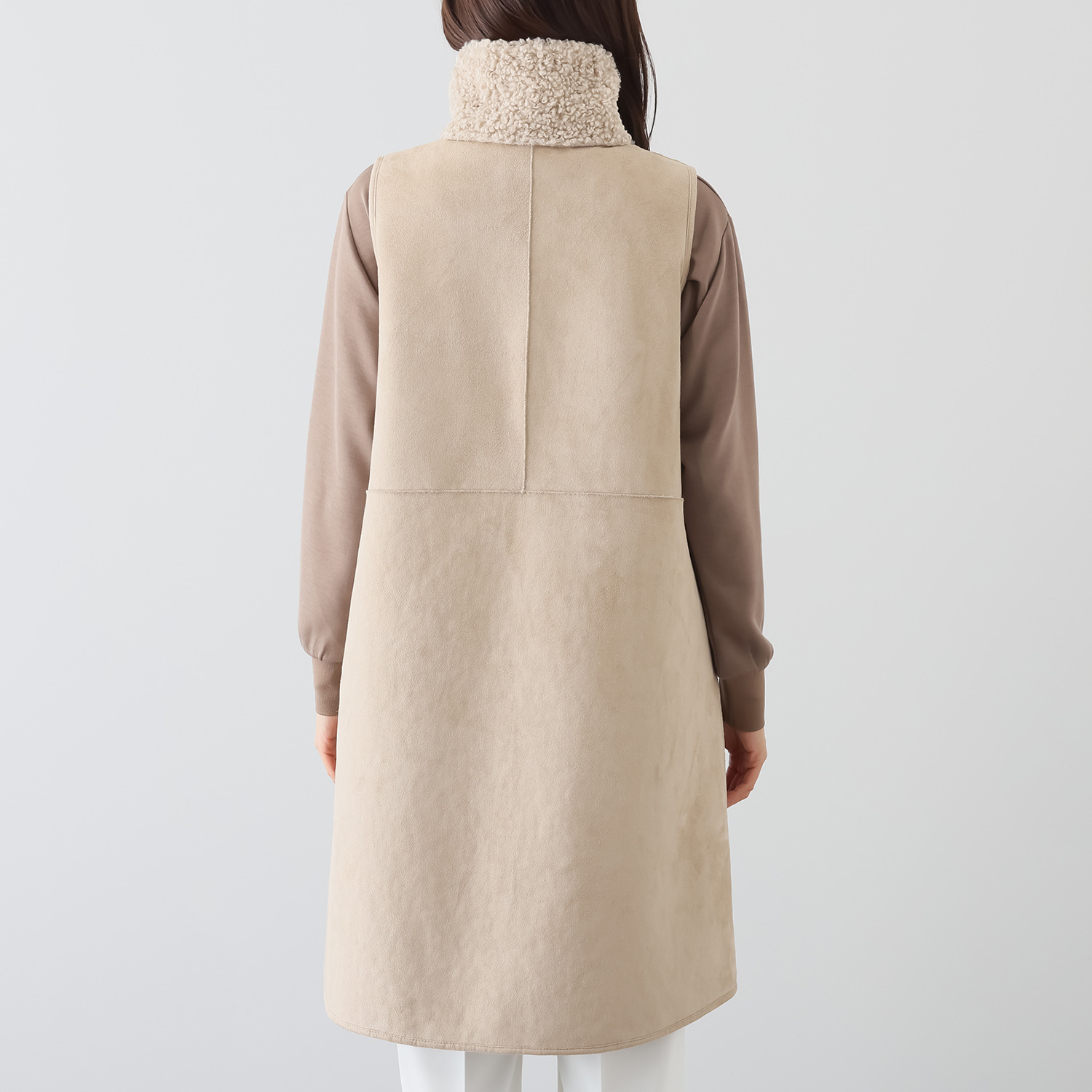 ゼラールスポーツ フェイクムートン リバーシブルで楽しめる ファー切替デザイン スタンドネックロングジレ