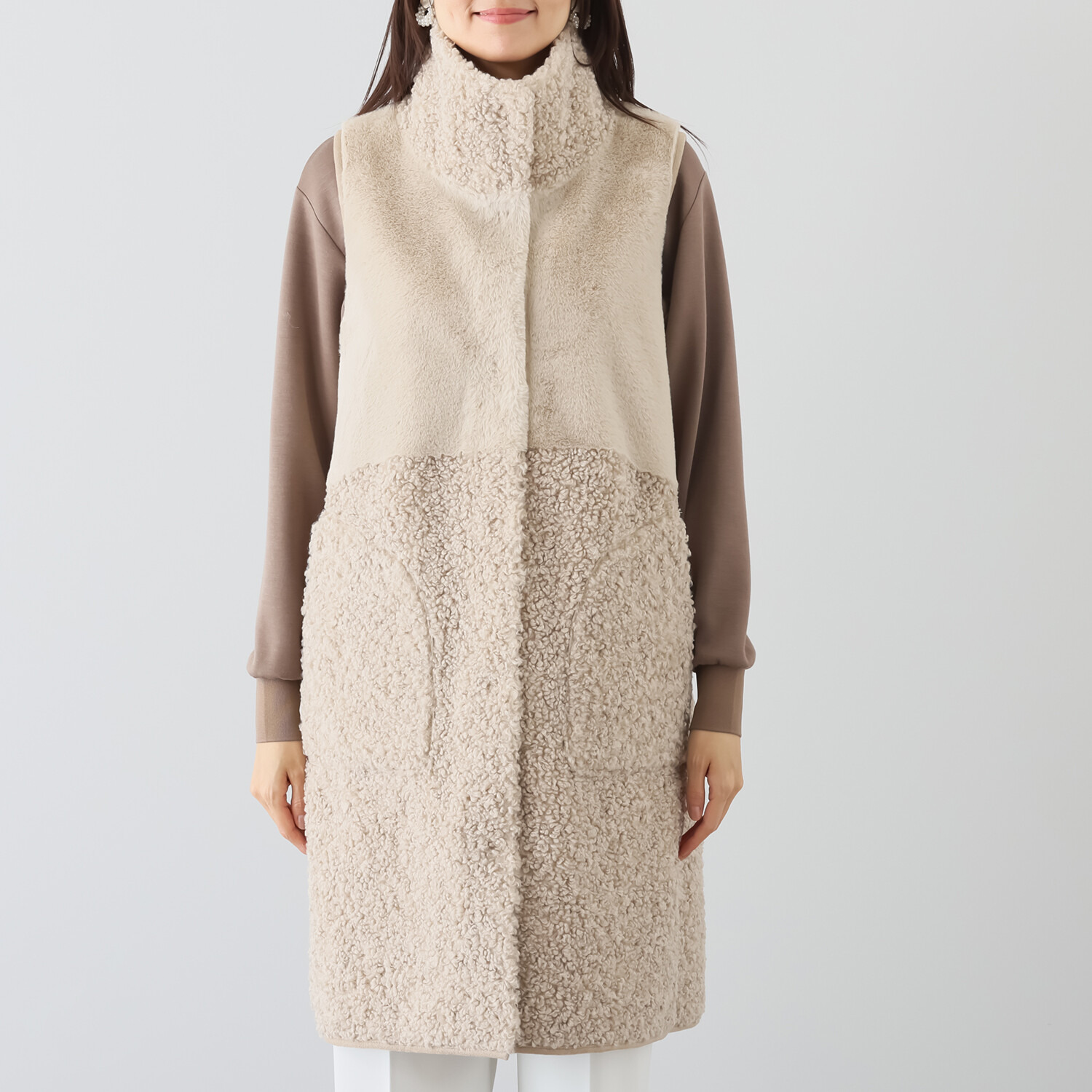 ゼラールスポーツ フェイクムートン リバーシブルで楽しめる ファー切替デザイン スタンドネックロングジレ