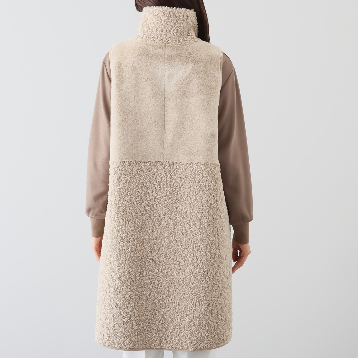 ゼラールスポーツ フェイクムートン リバーシブルで楽しめる ファー切替デザイン スタンドネックロングジレ