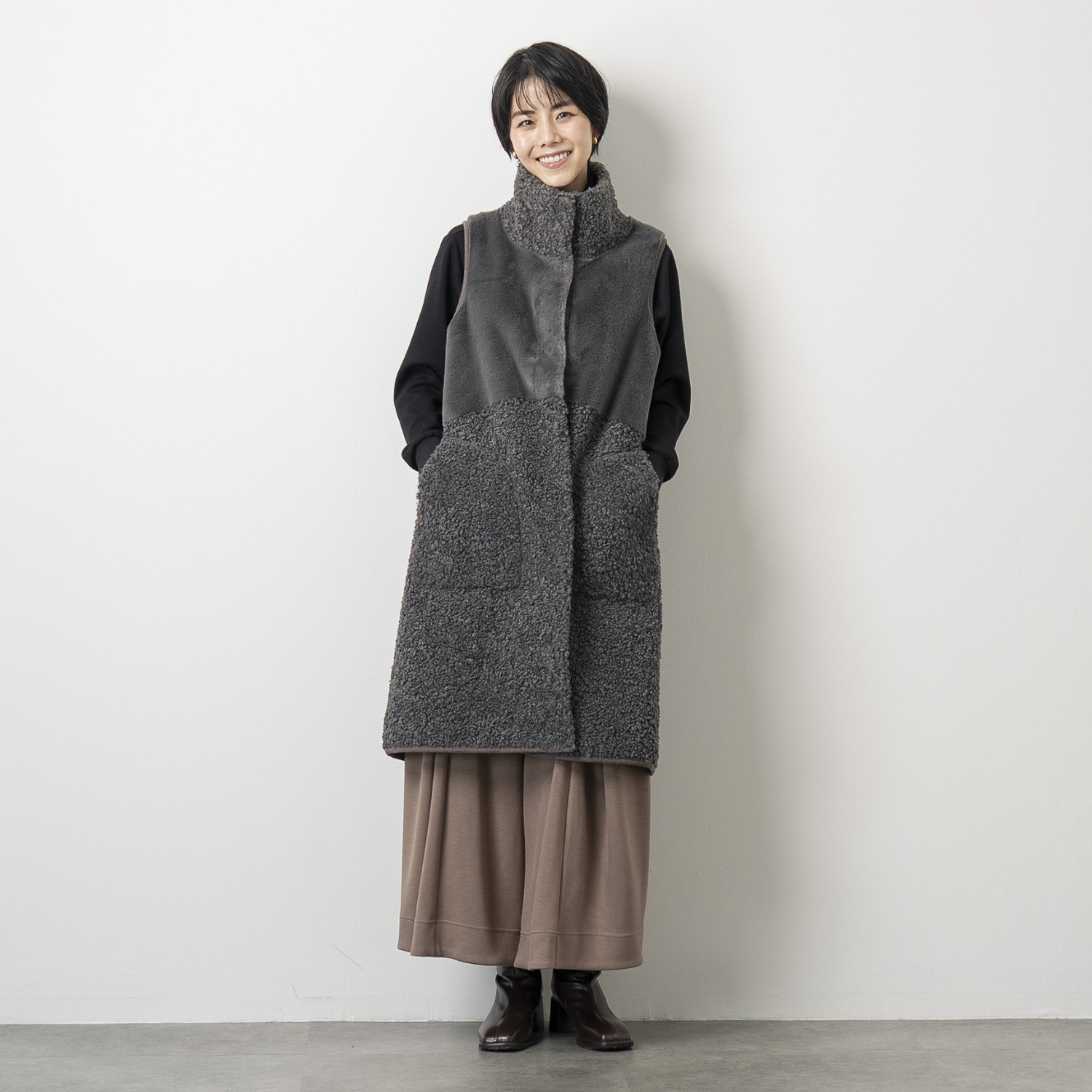 ゼラールスポーツ フェイクムートン リバーシブルで楽しめる ファー切替デザイン スタンドネックロングジレ