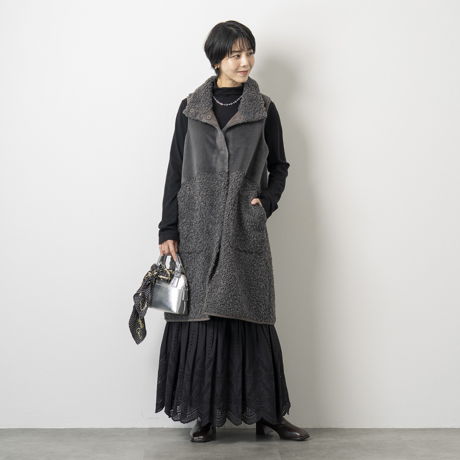 ゼラールスポーツ フェイクムートン リバーシブルで楽しめる ファー切替デザイン スタンドネックロングジレ