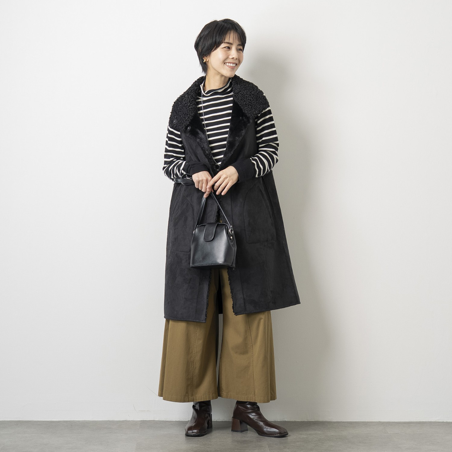 ゼラールスポーツ フェイクムートン リバーシブルで楽しめる ファー切替デザイン スタンドネックロングジレ