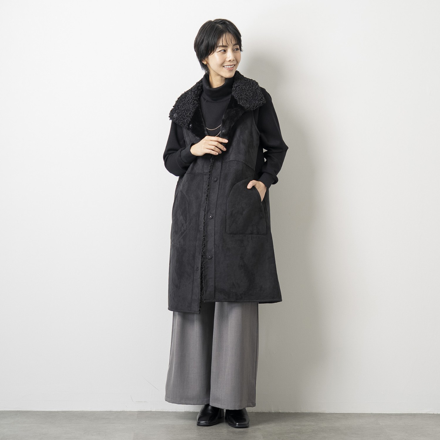 ゼラールスポーツ フェイクムートン リバーシブルで楽しめる ファー切替デザイン スタンドネックロングジレ