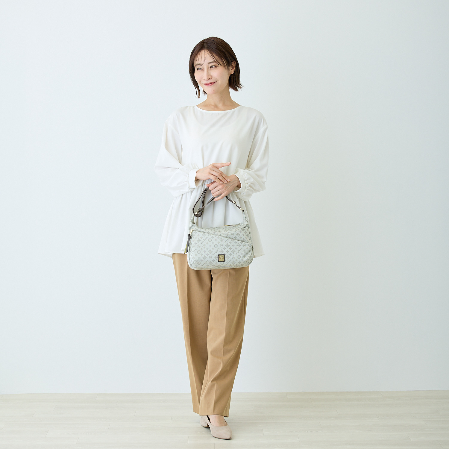 クリスチャン　オリビエ はっ水ジャガード モノグラム柄 クロスポケット 軽量ショルダーバッグ   
