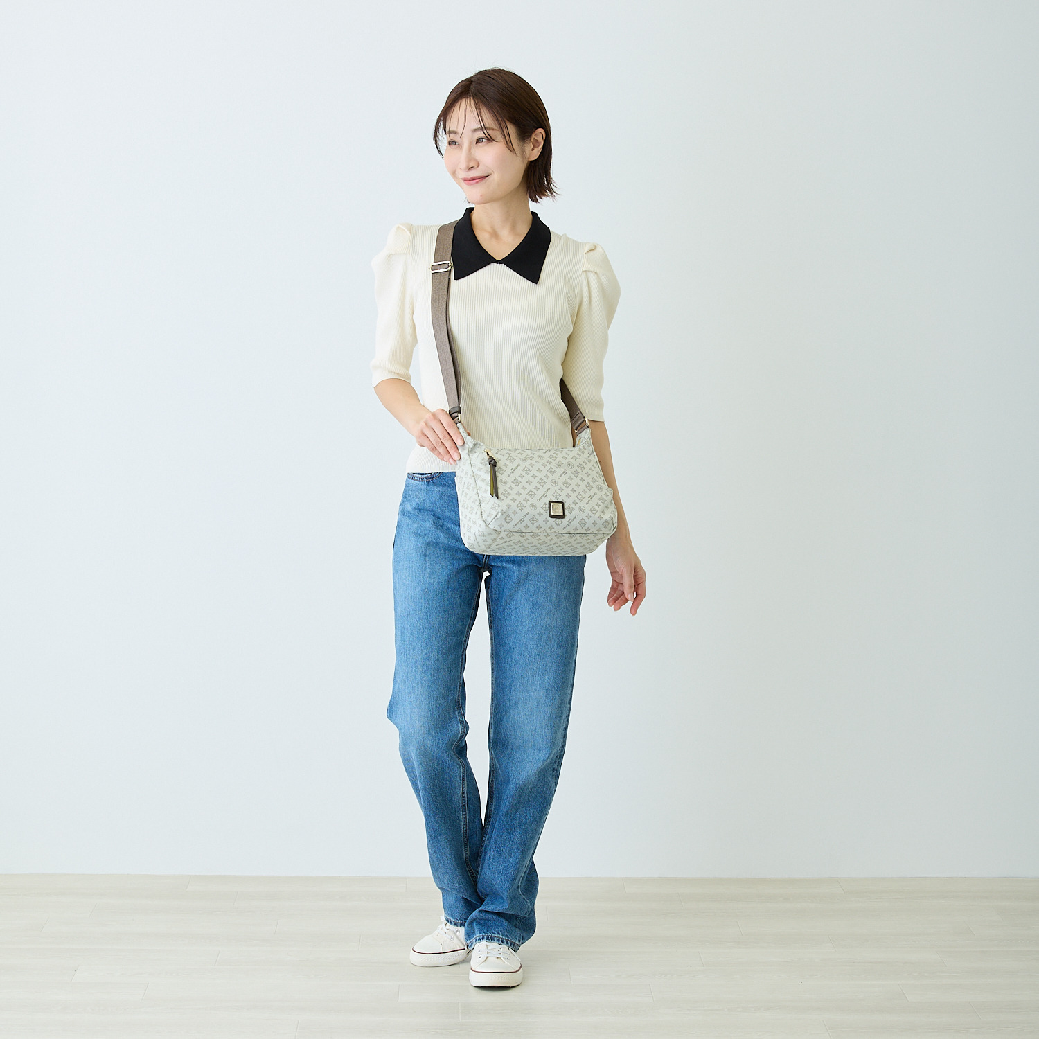 クリスチャン　オリビエ はっ水ジャガード モノグラム柄 クロスポケット 軽量ショルダーバッグ   
