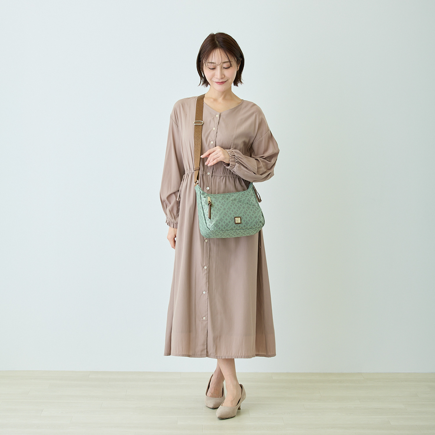 クリスチャン　オリビエ はっ水ジャガード モノグラム柄 クロスポケット 軽量ショルダーバッグ   
