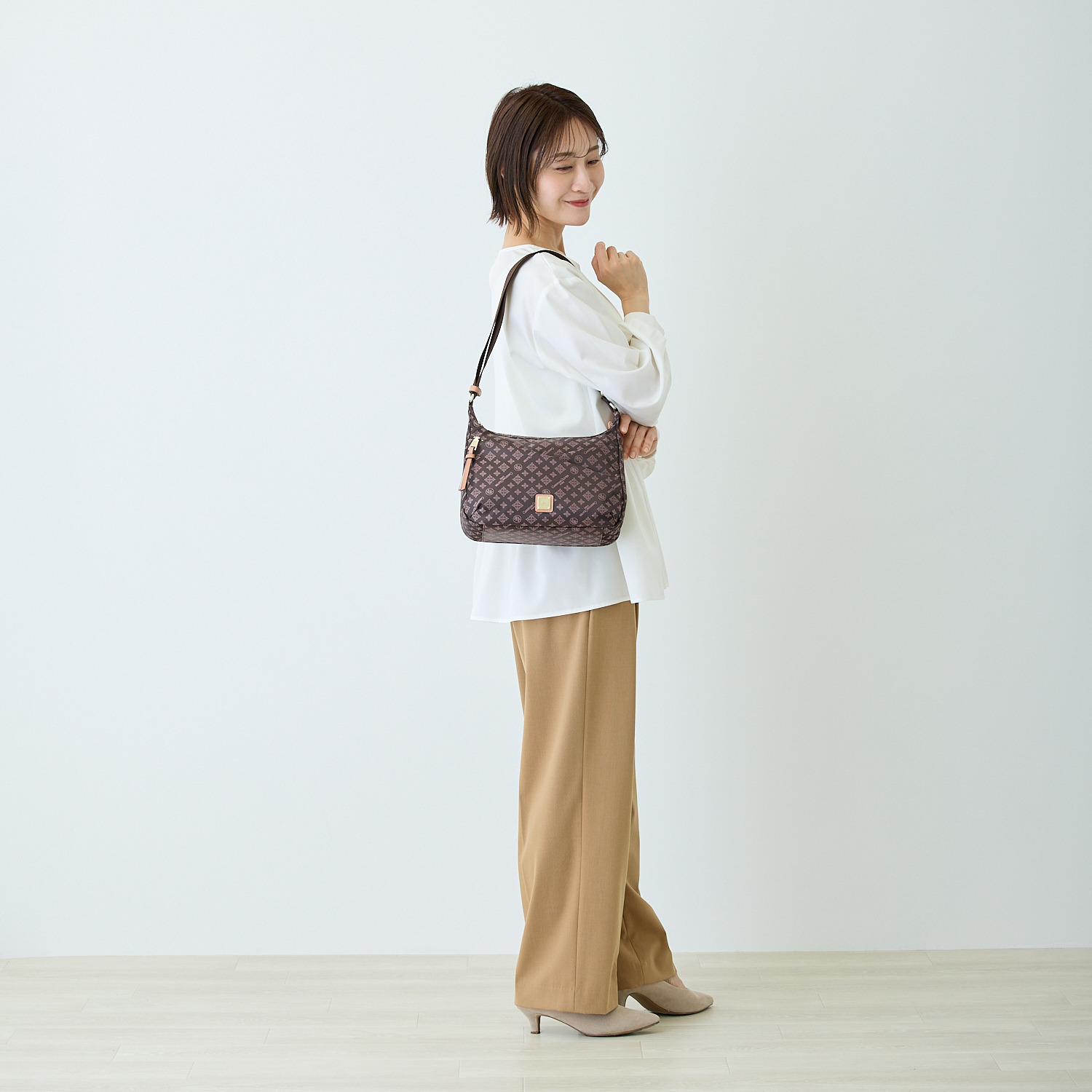 クリスチャン　オリビエ はっ水ジャガード モノグラム柄 クロスポケット 軽量ショルダーバッグ   
