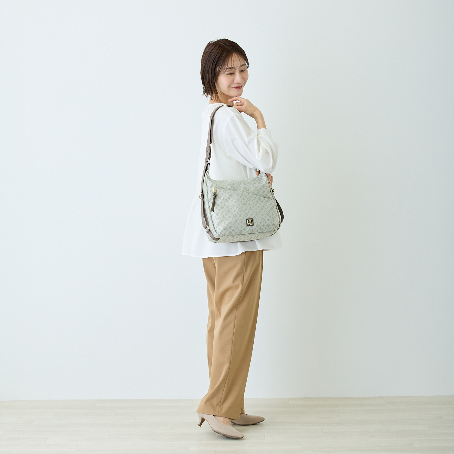 クリスチャン　オリビエ はっ水ジャガード モノグラム柄 クロスポケット 軽量２ウェイ ショルダーリュック  
