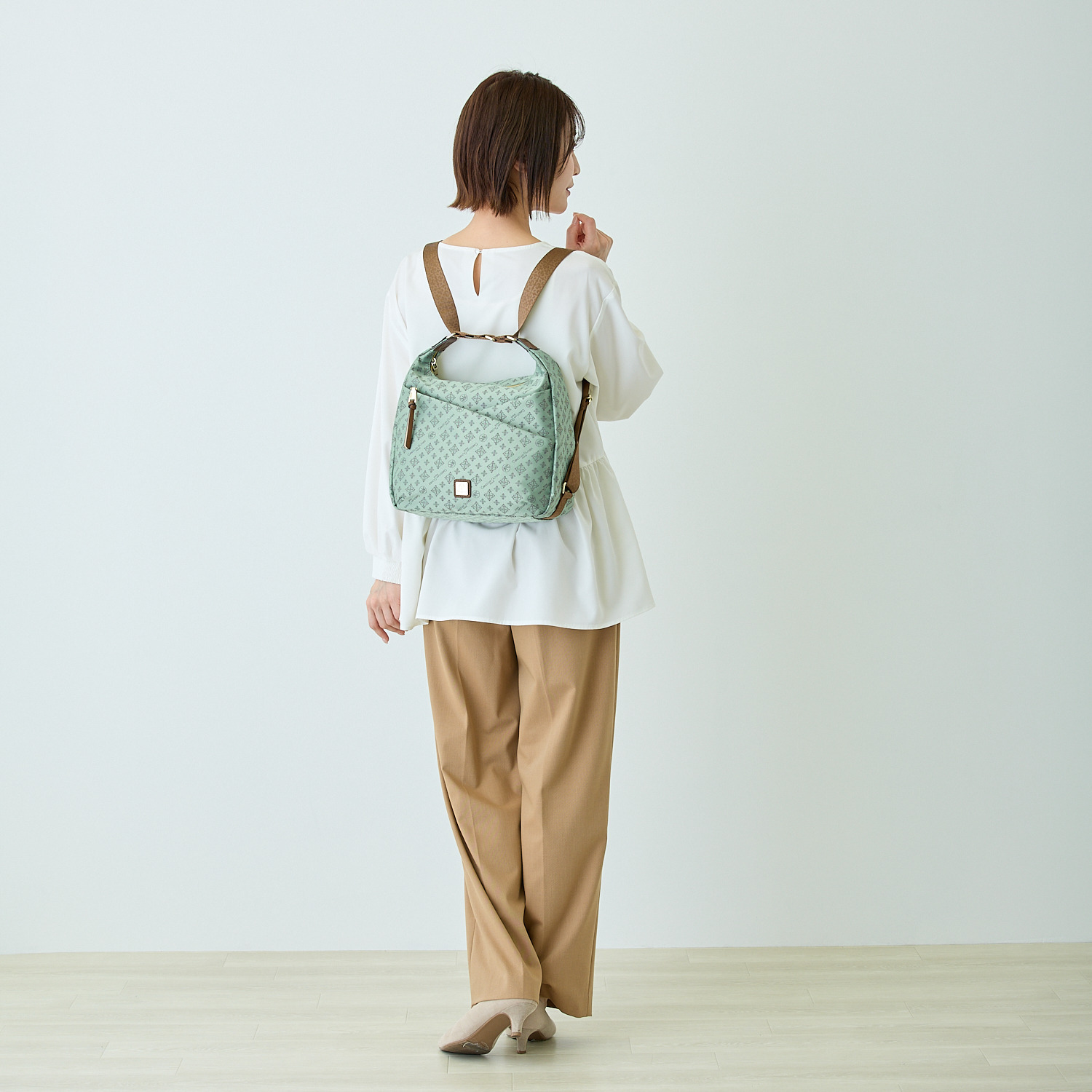 クリスチャン　オリビエ はっ水ジャガード モノグラム柄 クロスポケット 軽量２ウェイ ショルダーリュック  
