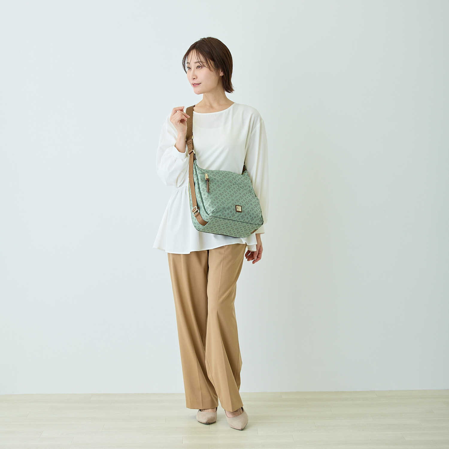 クリスチャン　オリビエ はっ水ジャガード モノグラム柄 クロスポケット 軽量２ウェイ ショルダーリュック  
