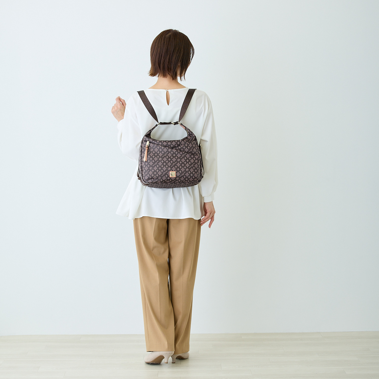 クリスチャン　オリビエ はっ水ジャガード モノグラム柄 クロスポケット 軽量２ウェイ ショルダーリュック  
