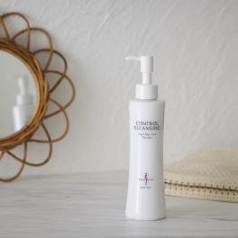 キャロリーヌ コントロールクレンジング （クレンジング乳液）