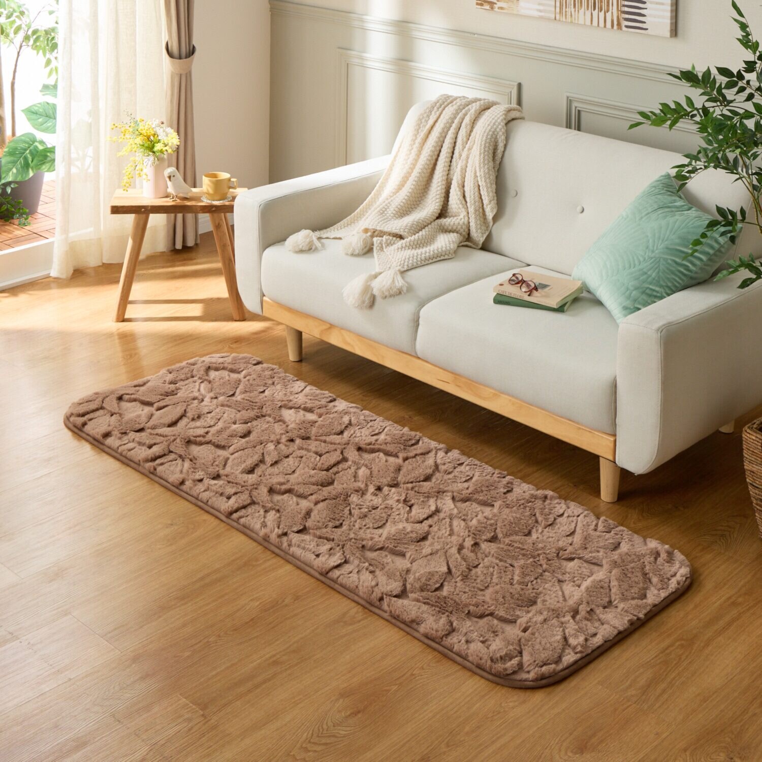 暖かクワトロファータッチ 蓄熱ウレタン入り 足元あったかラグ ＜６５×１７０ｃｍ＞