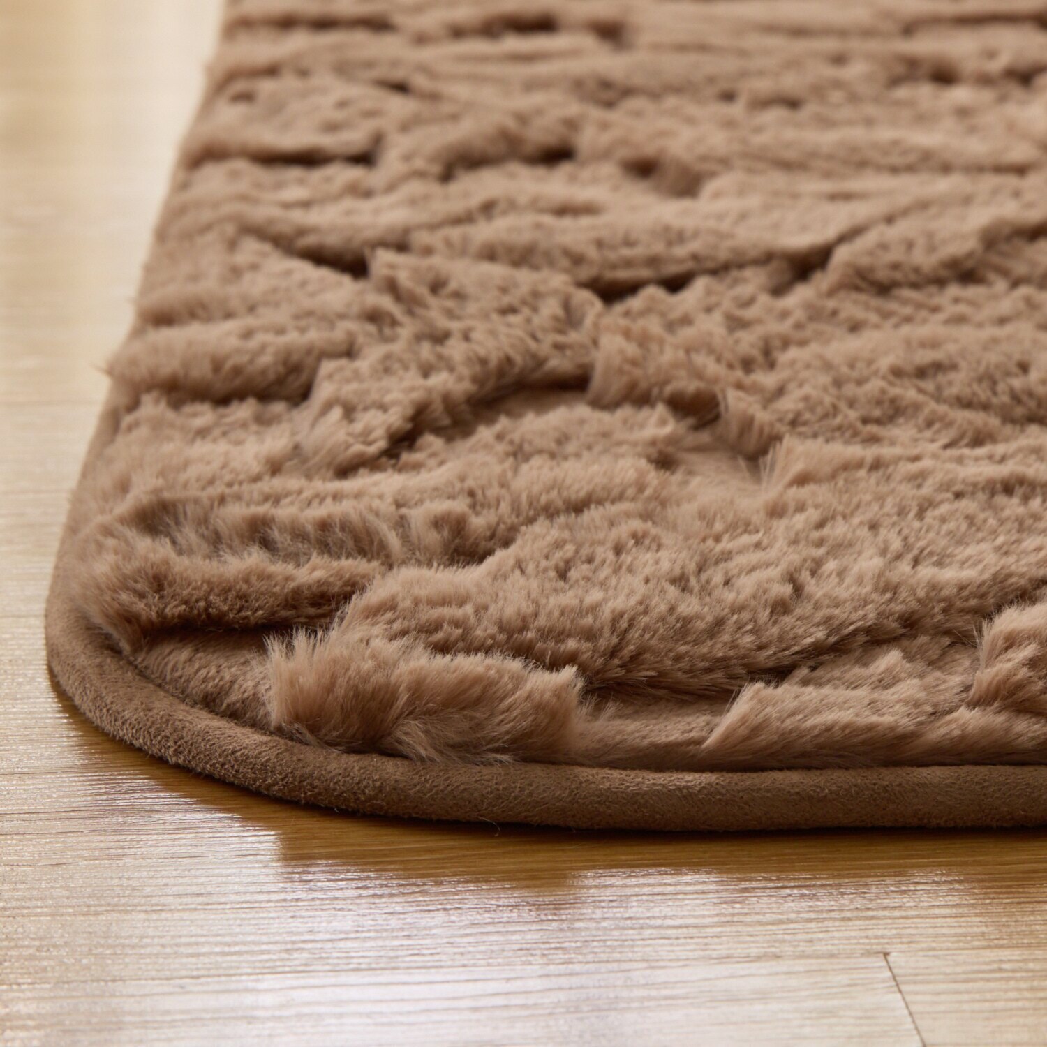 暖かクワトロファータッチ 蓄熱ウレタン入り 足元あったかラグ ＜６５×１７０ｃｍ＞