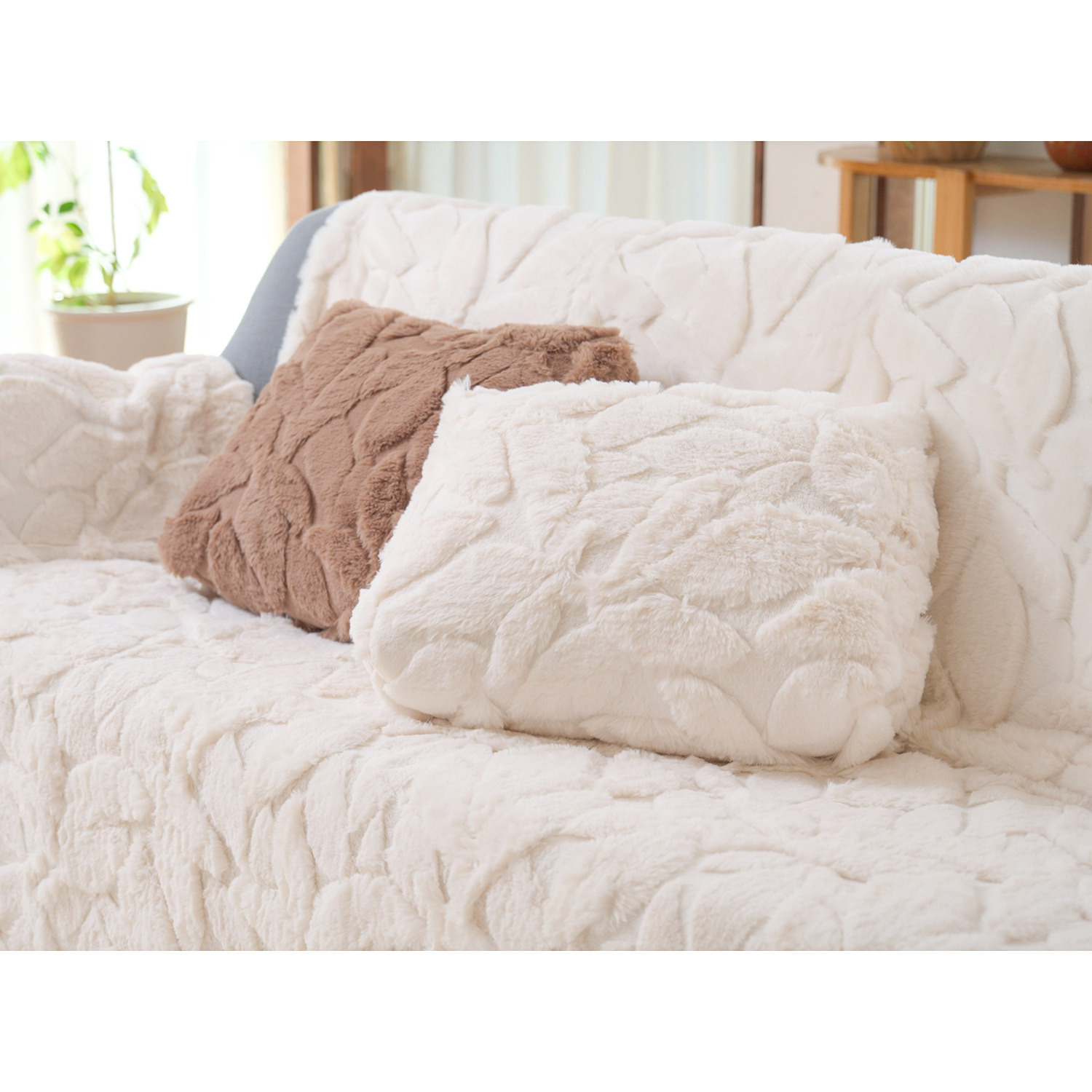 暖かクワトロファータッチ 三角クッション ＜同色２個セット＞