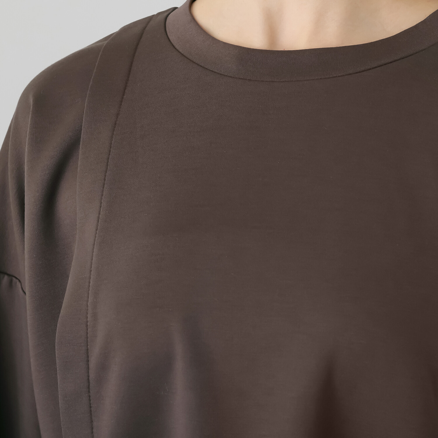 ヨーコモリモト スタイリッシュに スタイルアップが叶う デザインプルオーバー