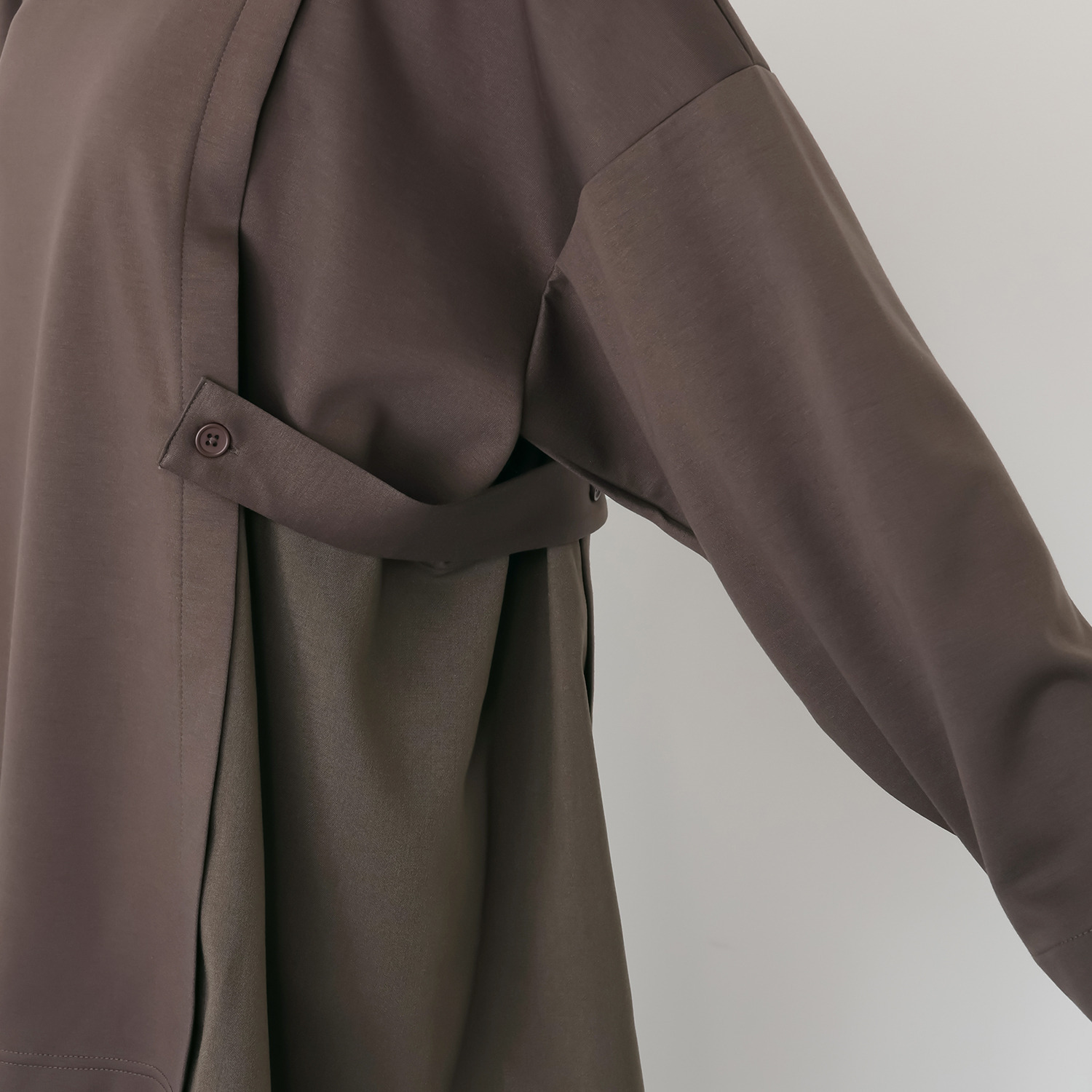 ヨーコモリモト スタイリッシュに スタイルアップが叶う デザインプルオーバー