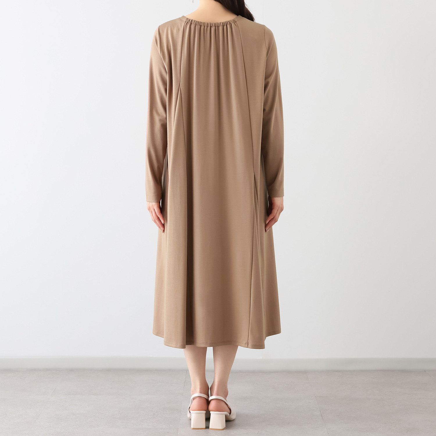 ヤエアジュテ アシンメトリー＆フレアー 華やぐモードスタイル デザインワンピース